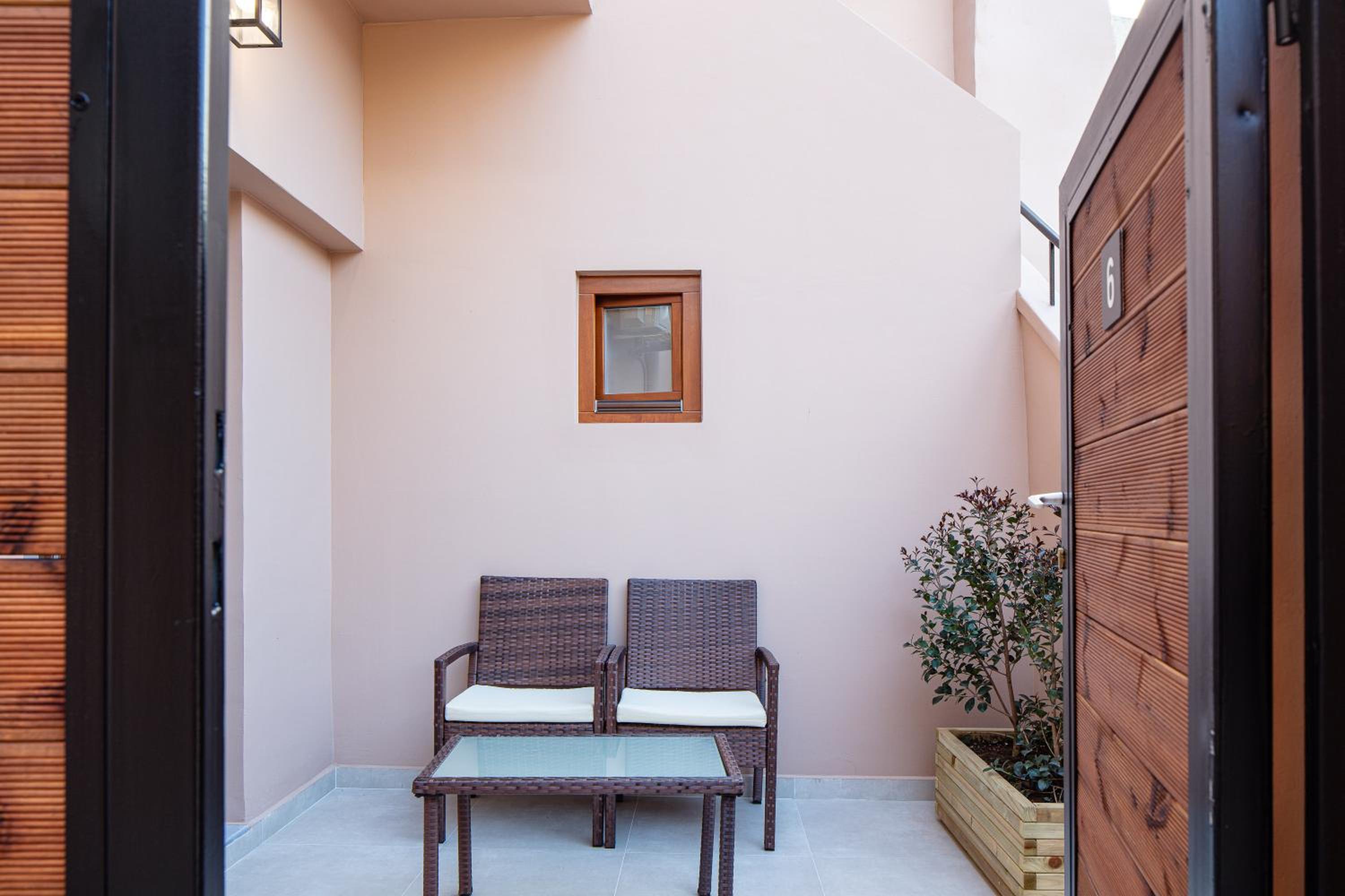 Superior Studio with Terrace & Open-Plan Bathtub - Photo 2