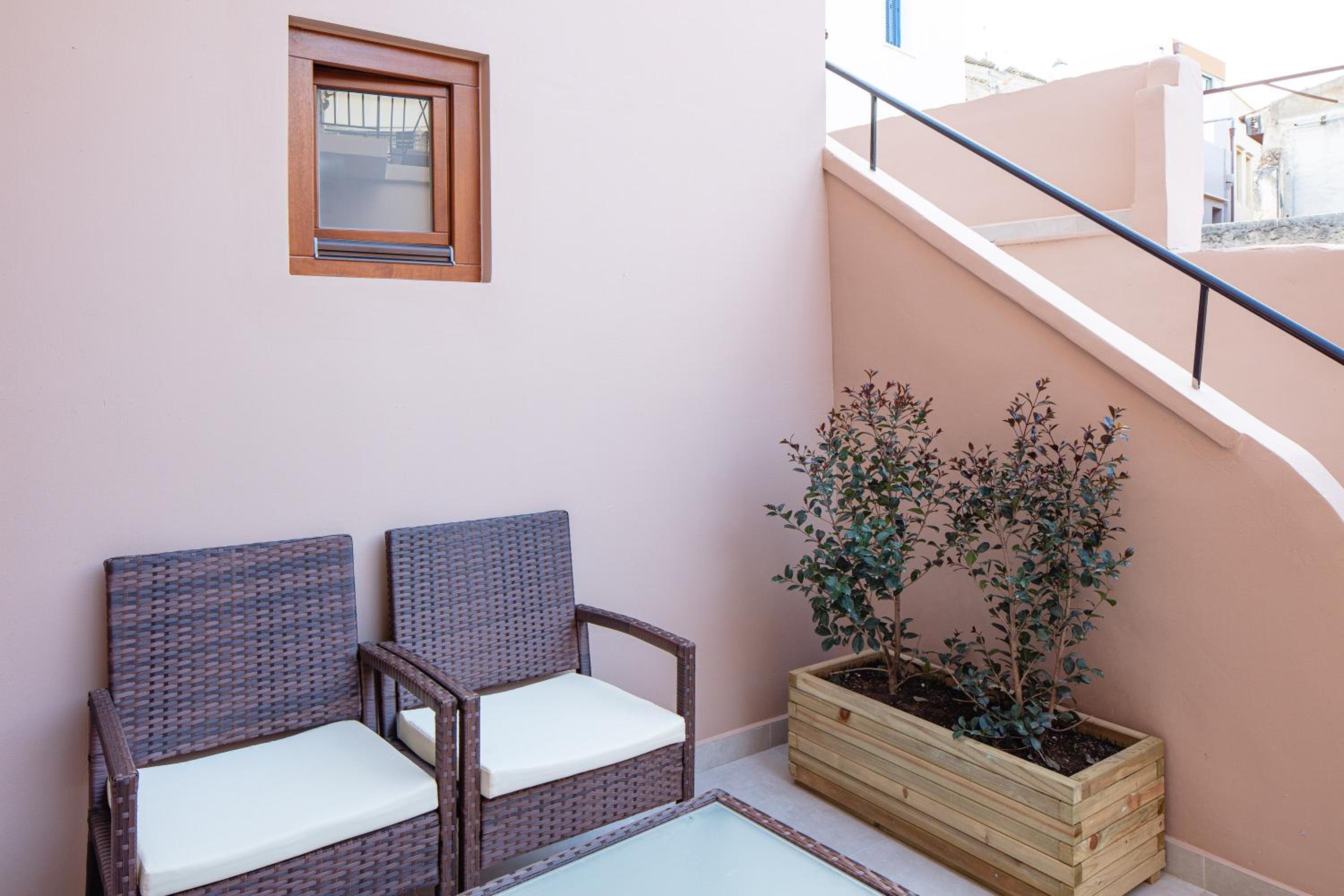 Superior Studio with Terrace & Open-Plan Bathtub - Photo 6