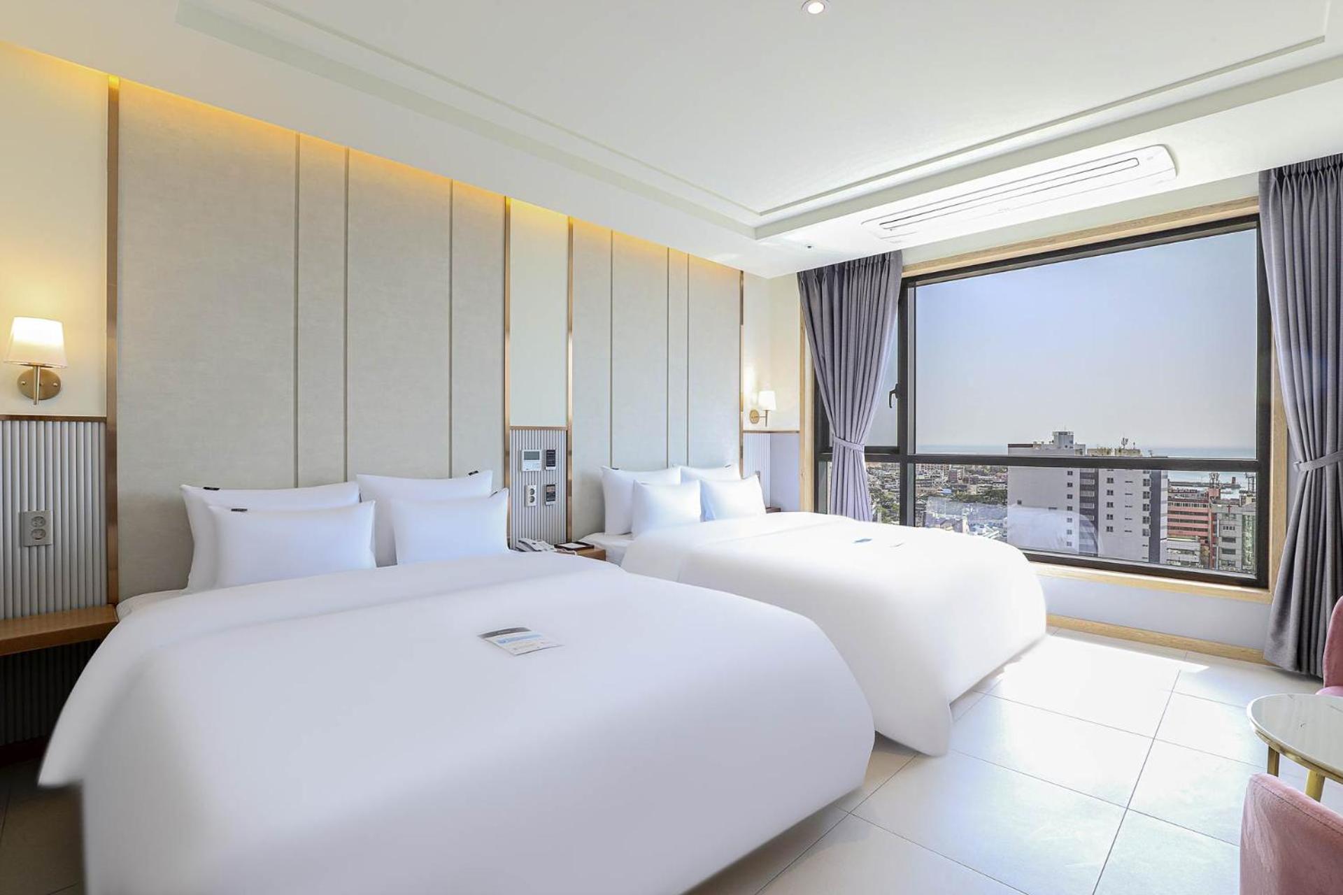 PKG) Golden Deluxe Twin Room with Ocean View - Pool access 2person