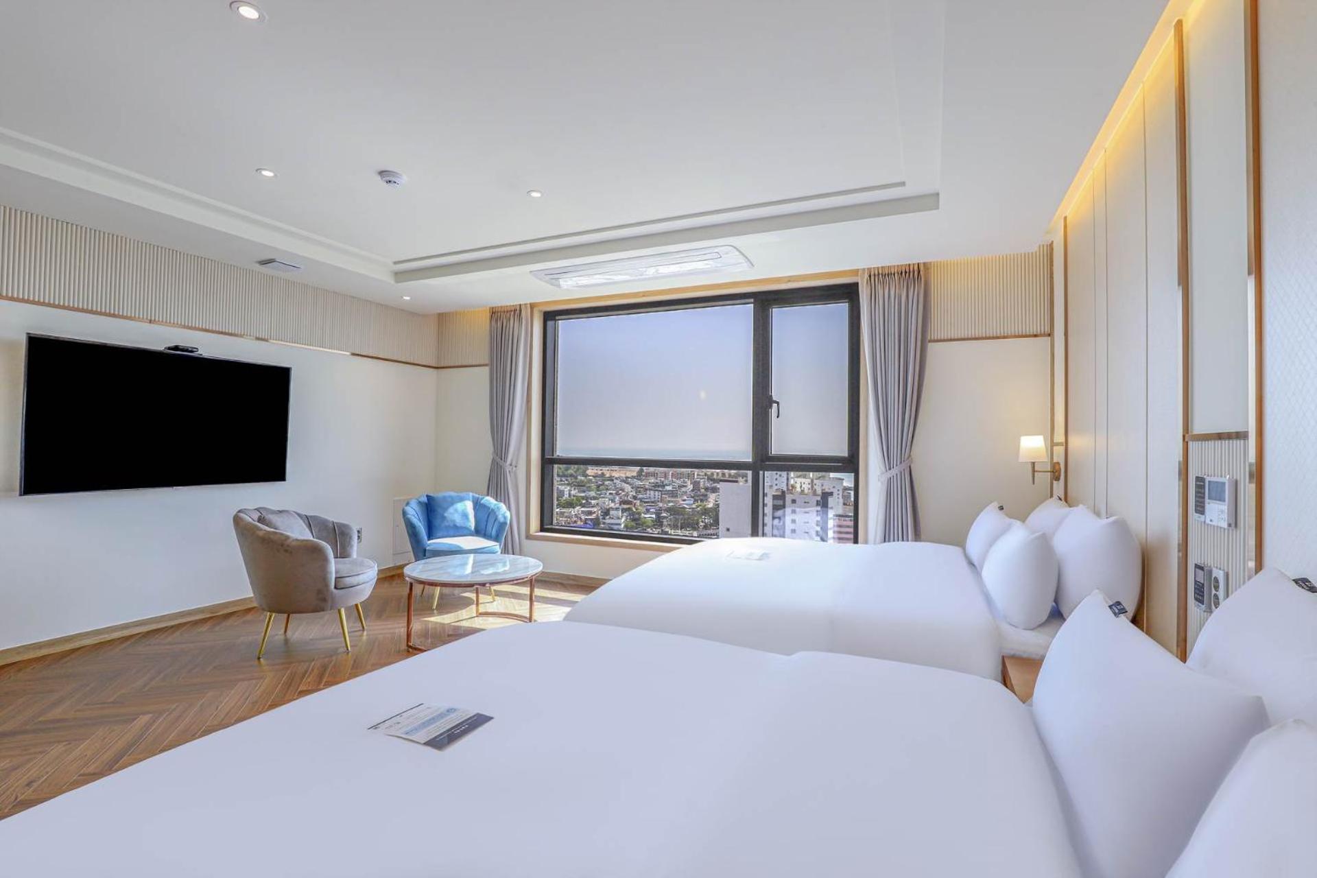 Golden Premium Twin Room with Ocean View - Photo 1