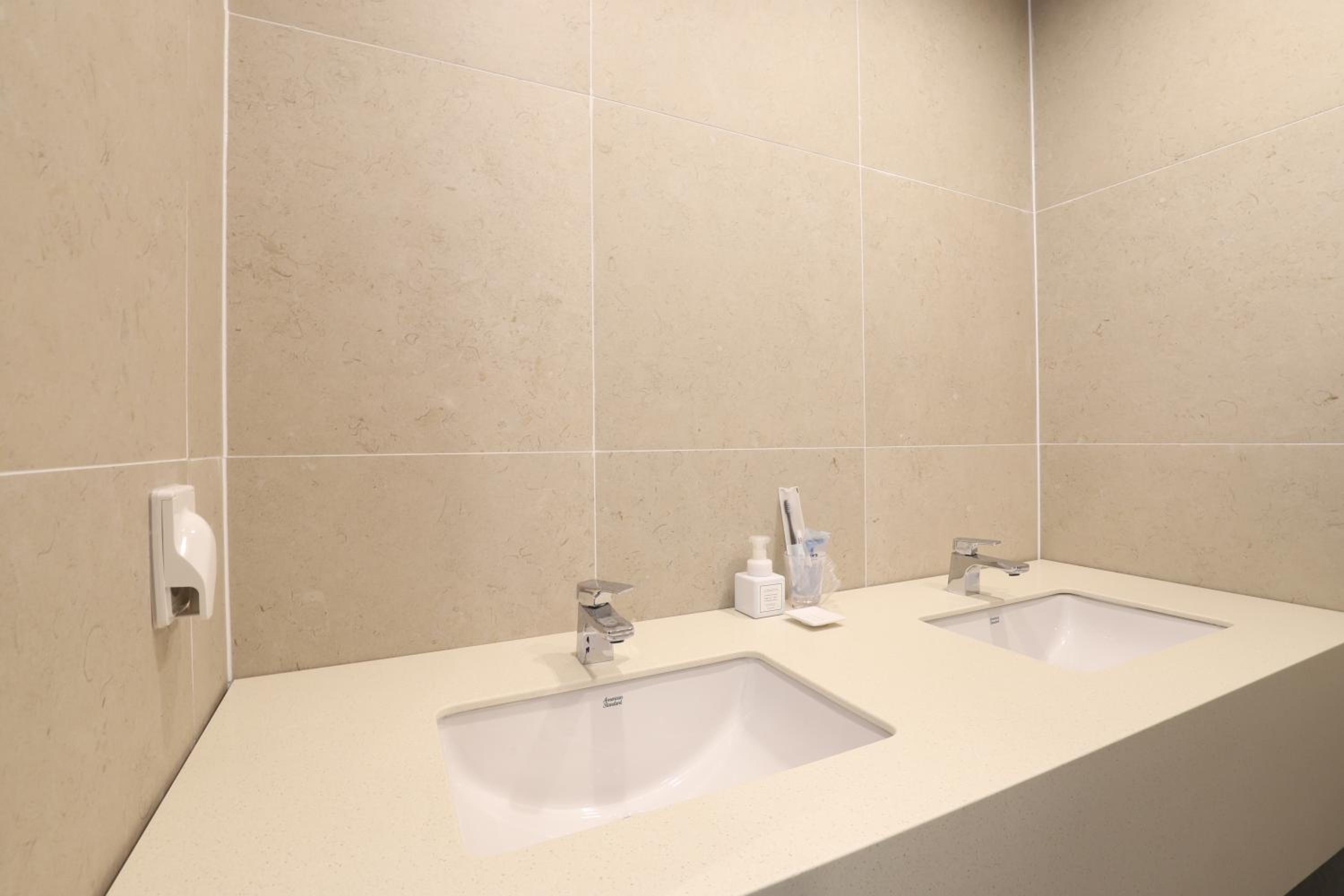 Golden Premium Twin Room with Ocean View - Photo 2