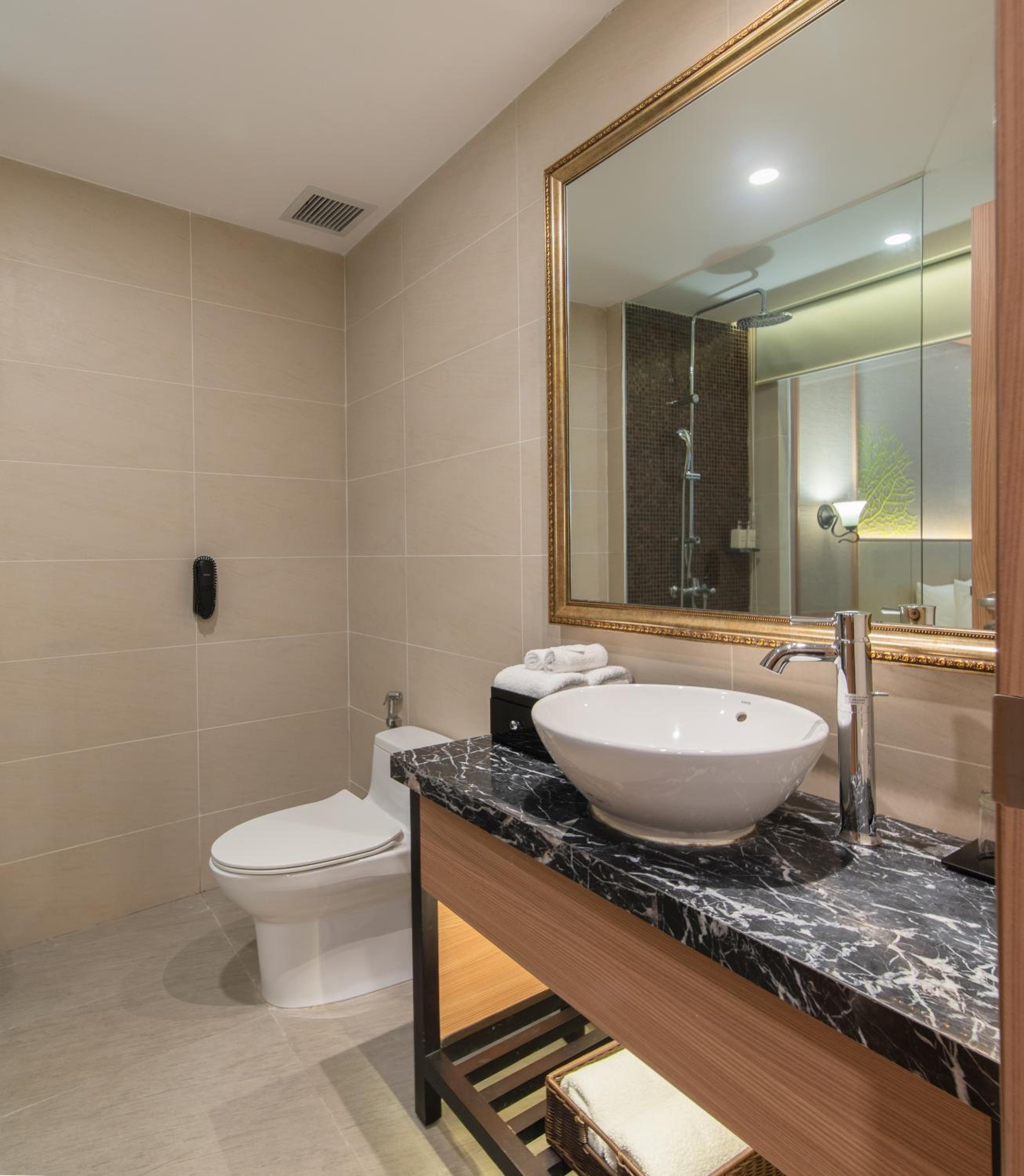 Superior Triple Room with City View - Photo 2