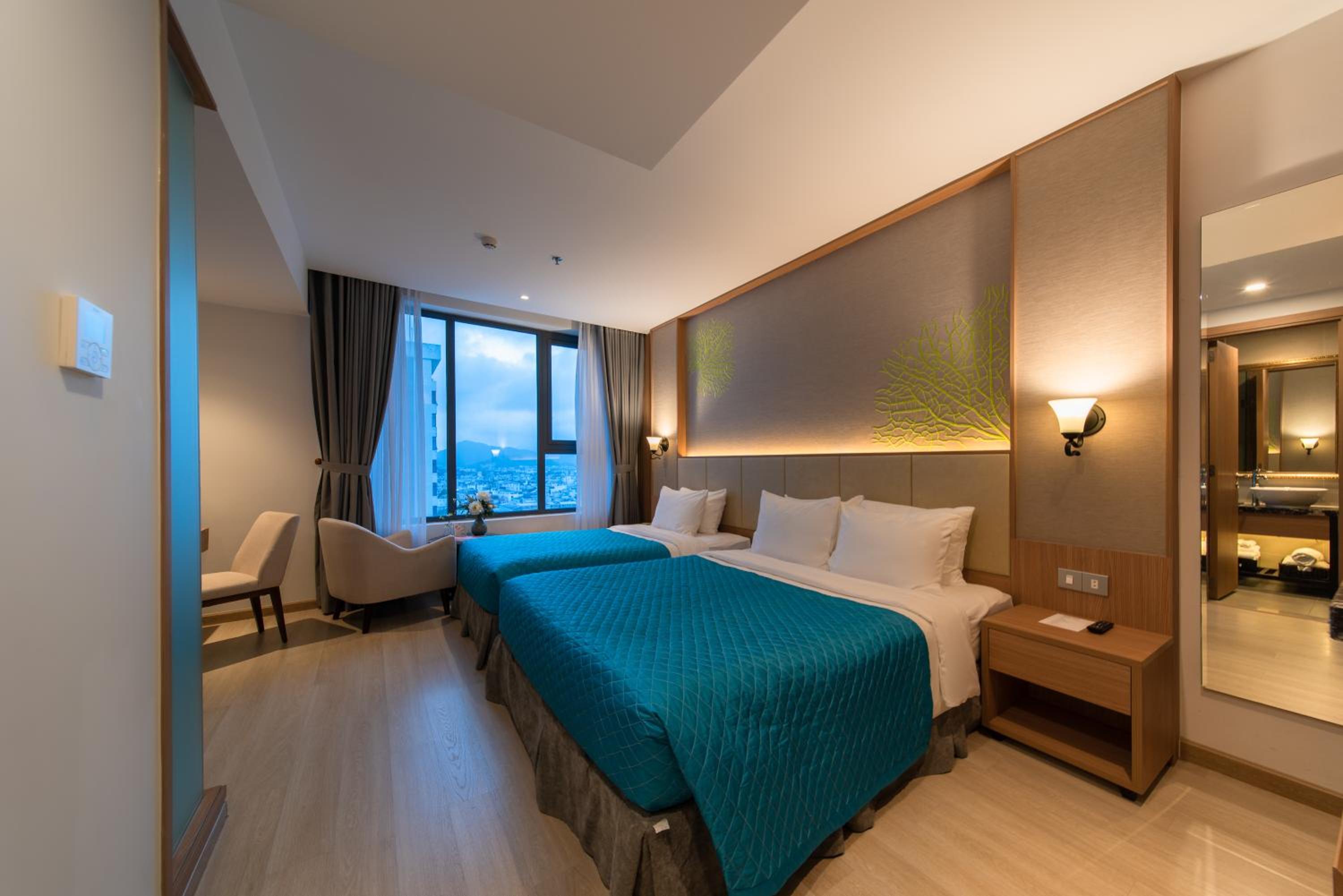 Superior Triple Room with City View - Photo 11