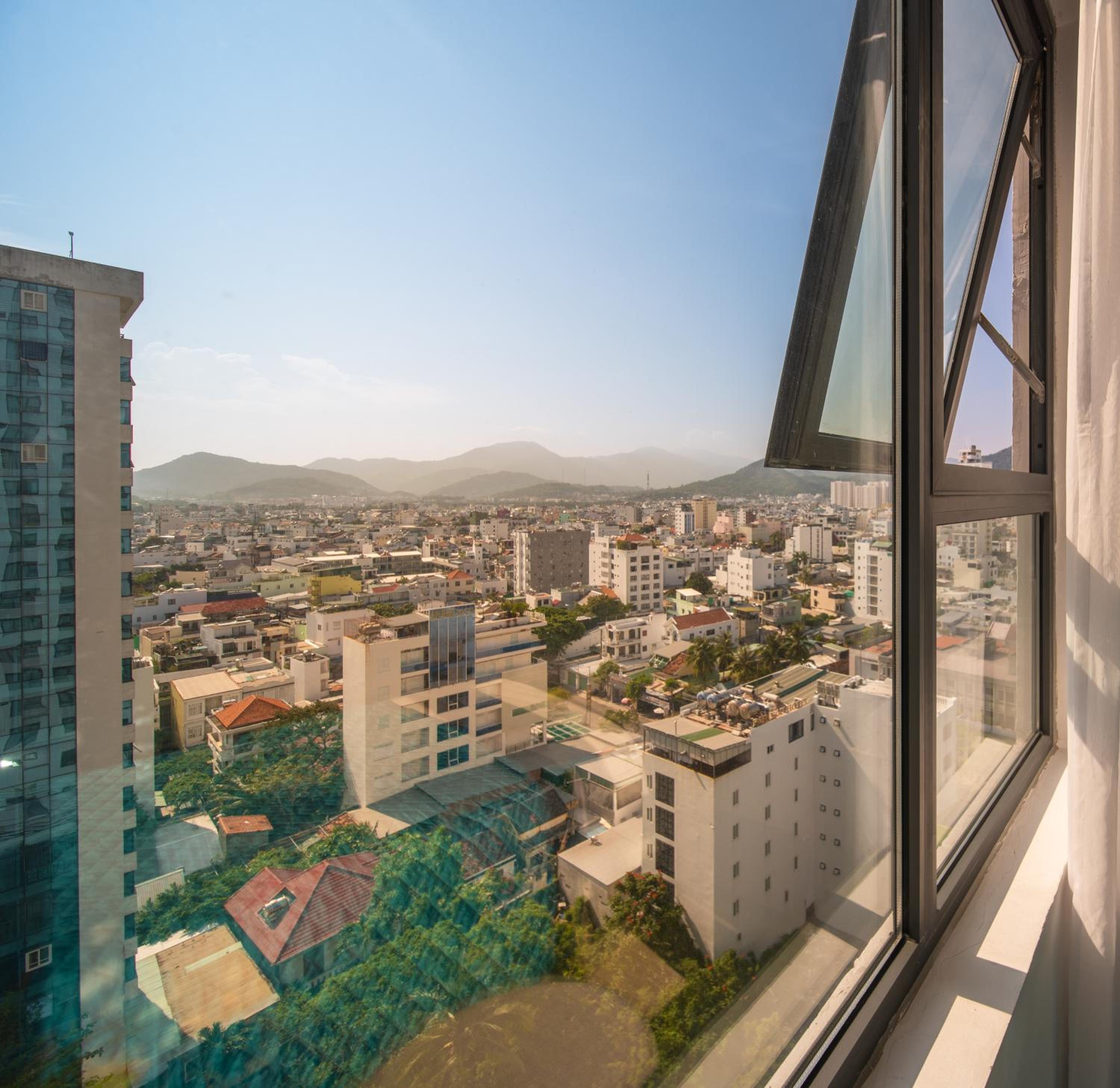 Superior Triple Room with City View - Photo 10