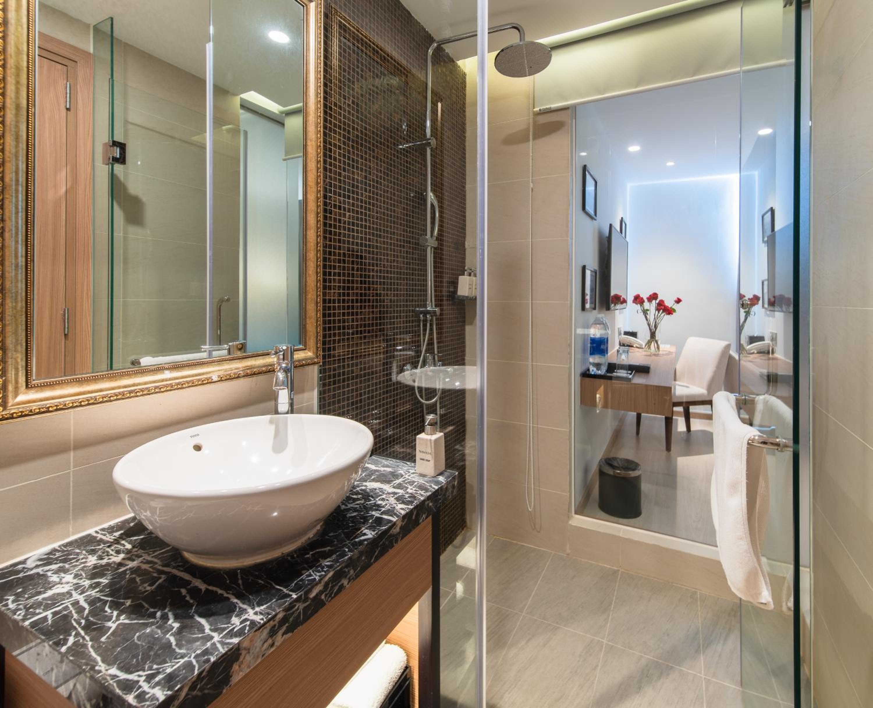Superior Triple Room with City View - Photo 18