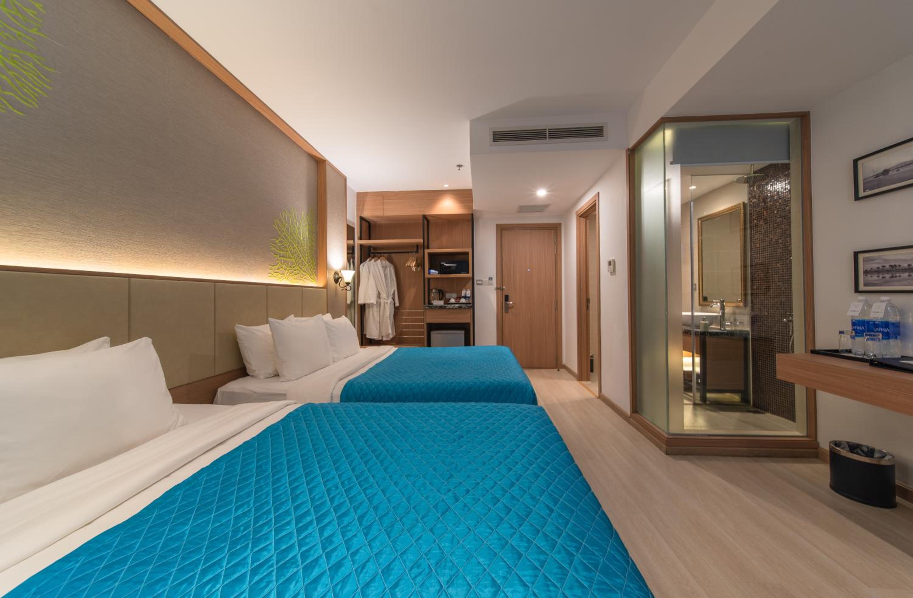 Superior Triple Room with City View - Photo 7