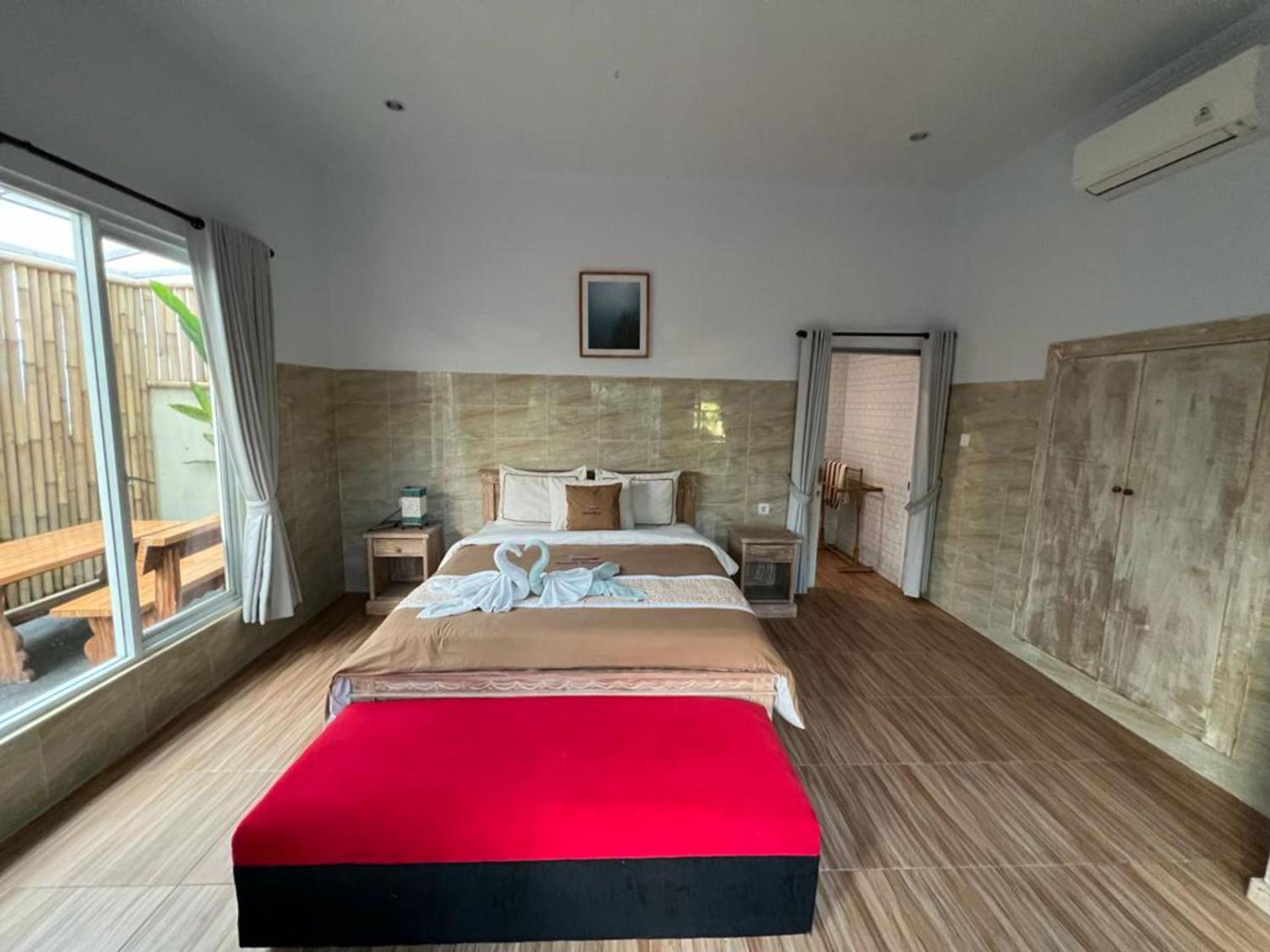 Deluxe Room with Pool View - Photo 30