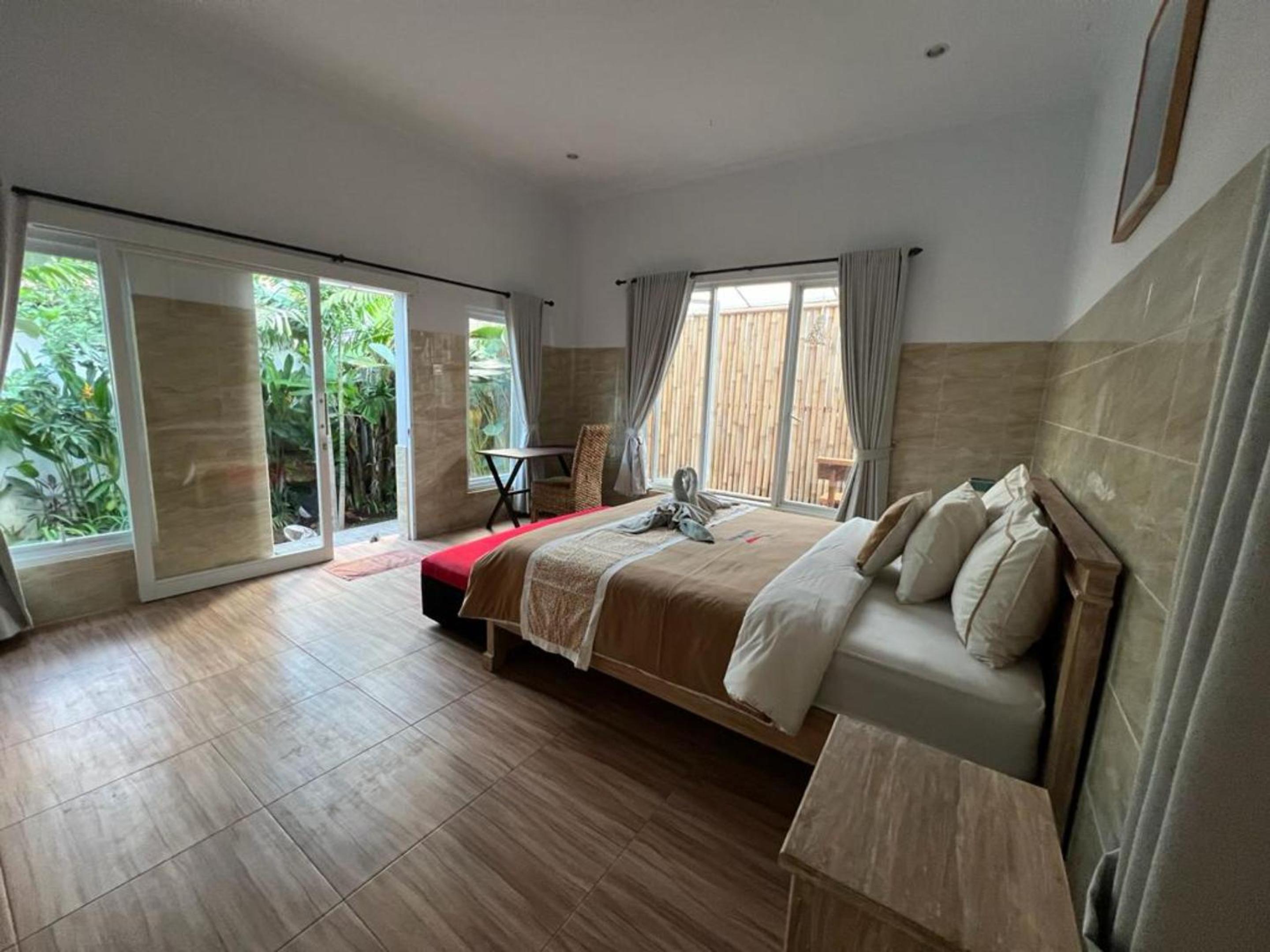 Deluxe Room with Pool View - Photo 37