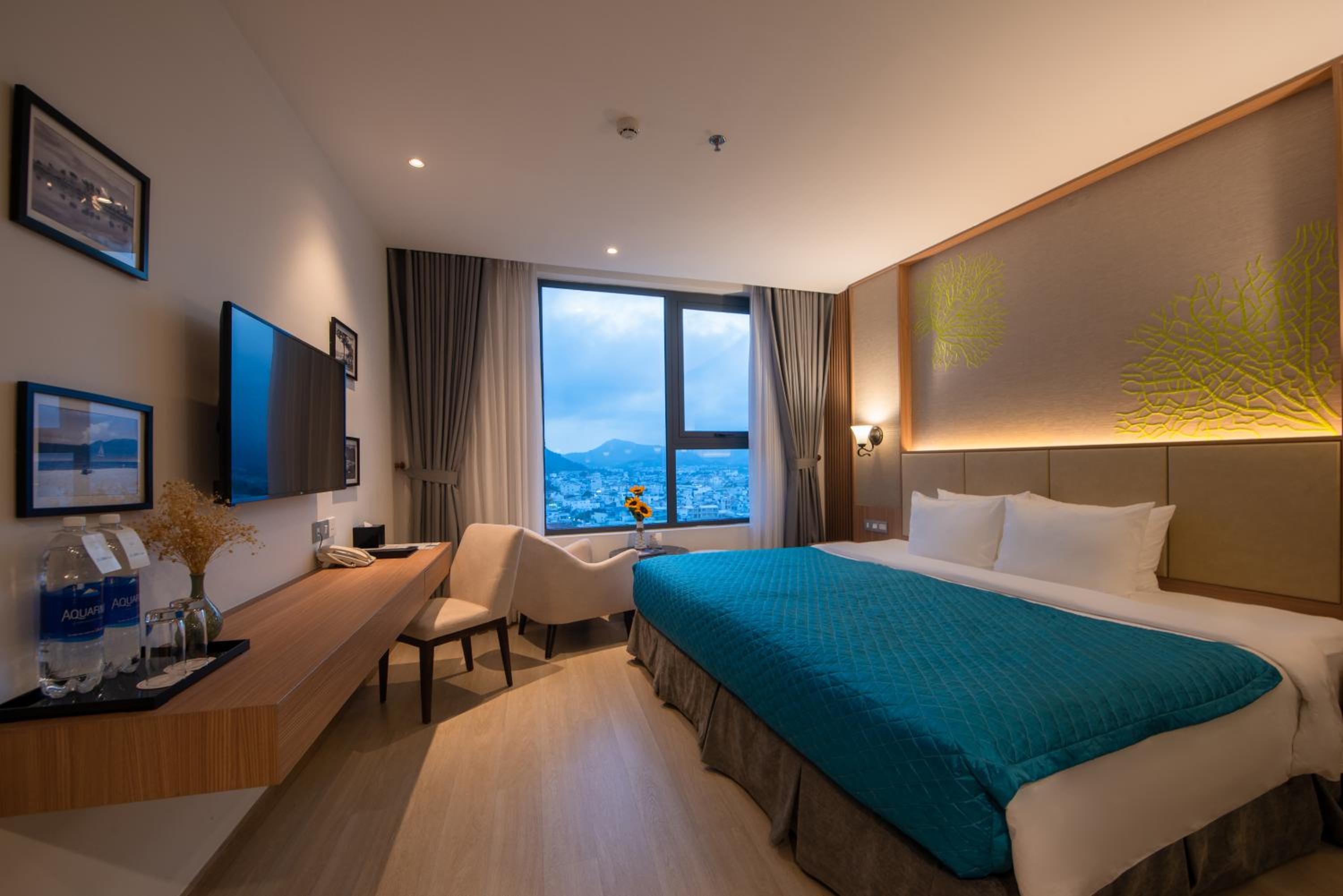 Superior Double Room with City View - Photo 1