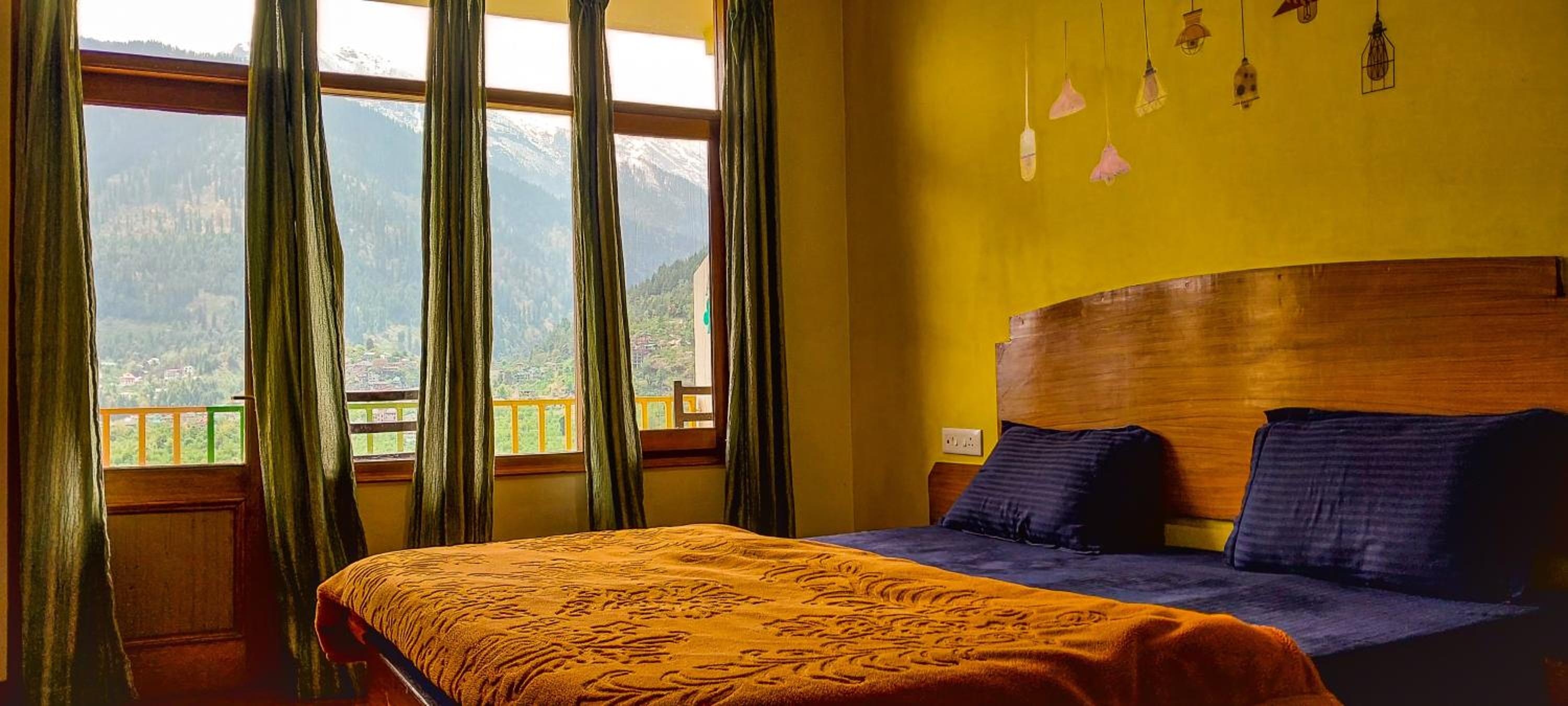Deluxe Double Room - Photo 13