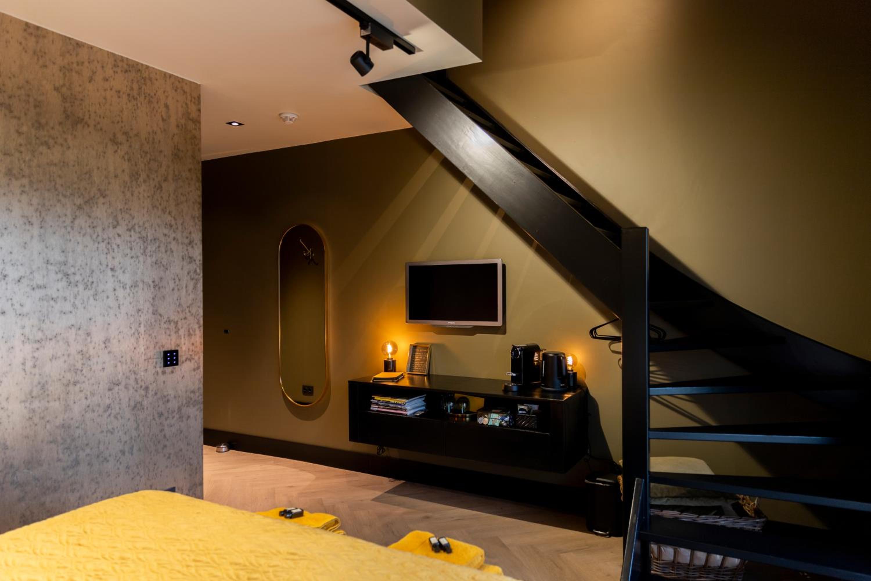 Deluxe King Room photo 2