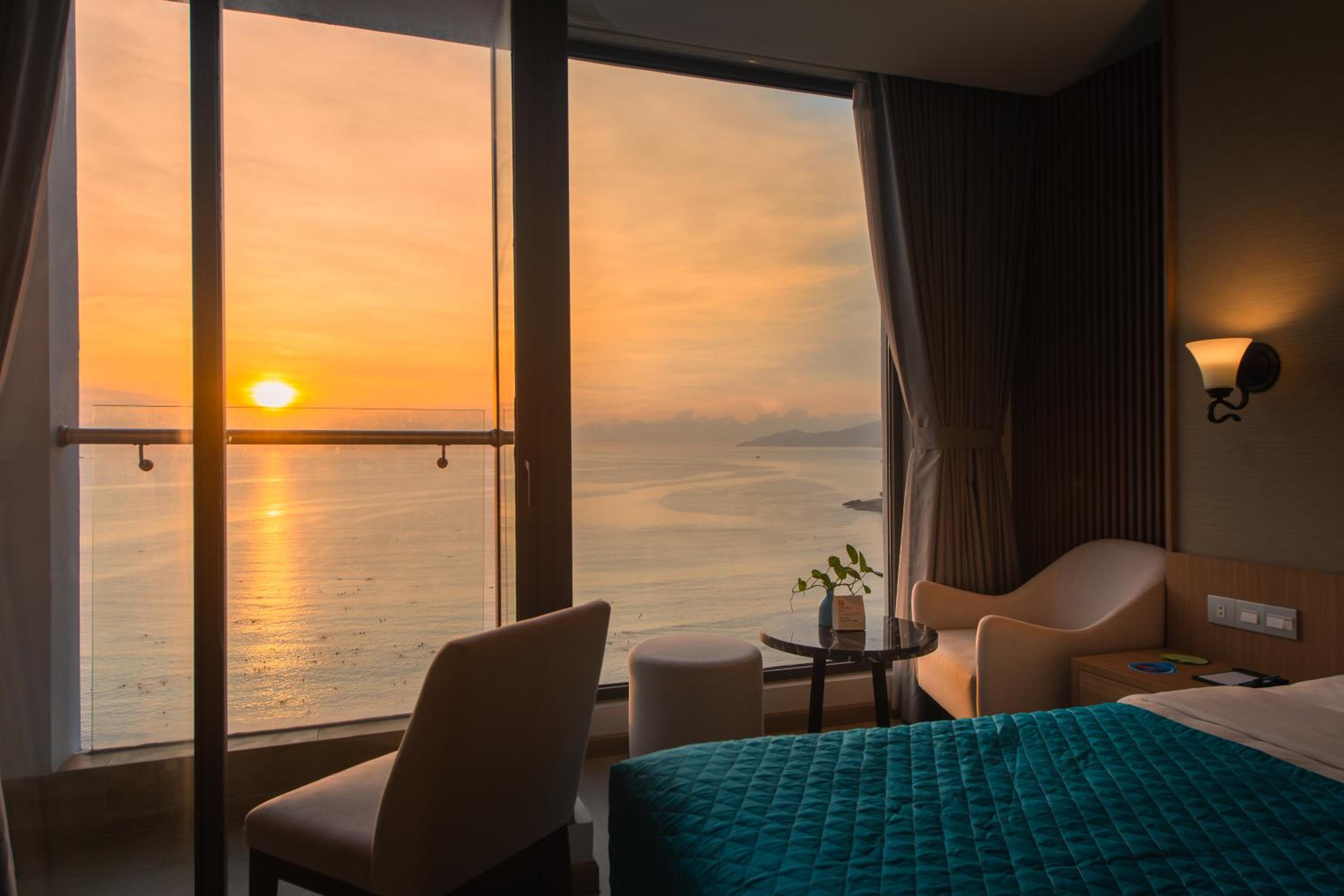 Deluxe Twin Room with Balcony and Ocean View photo 2