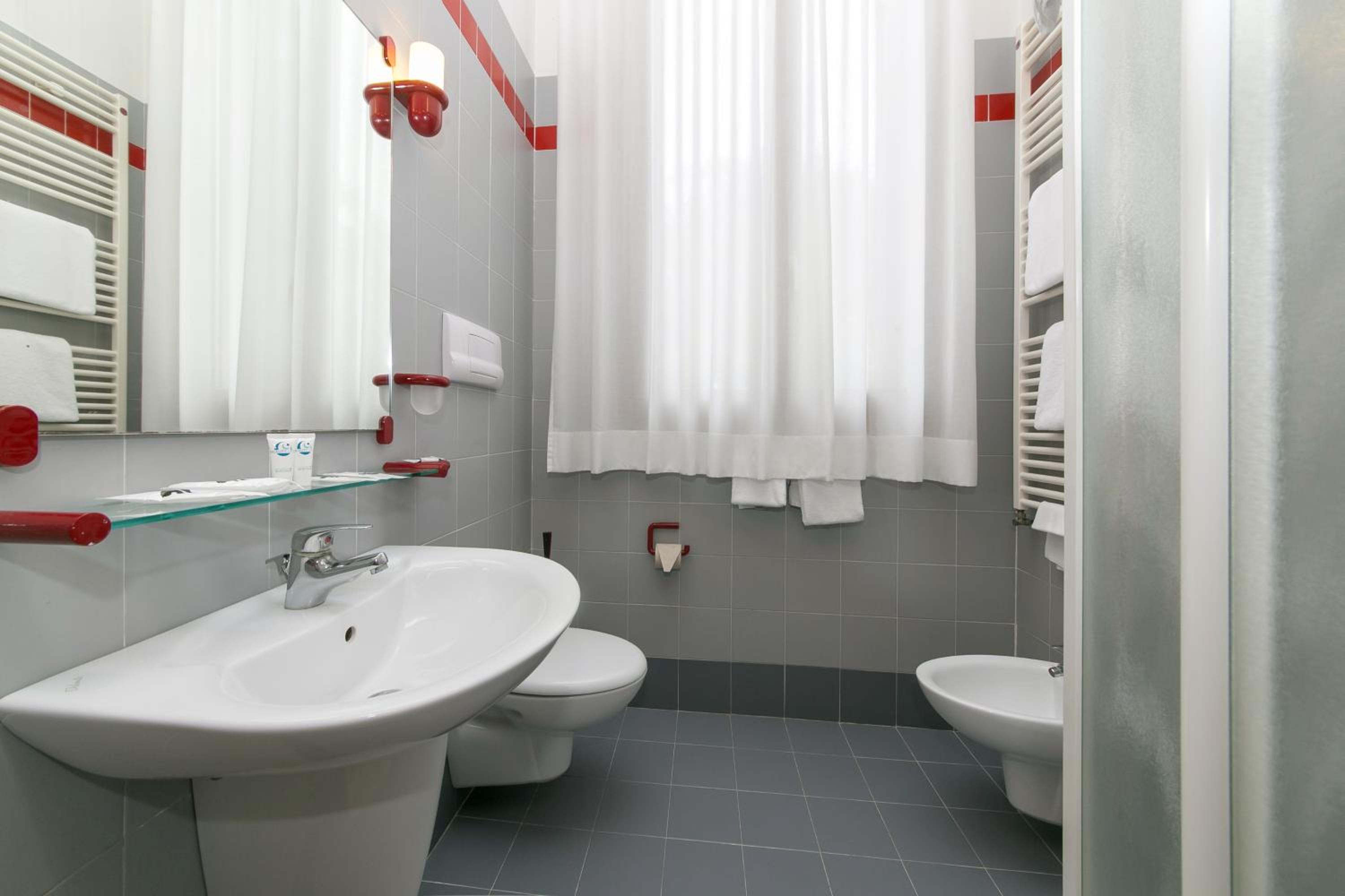 Standard Triple Room photo 2