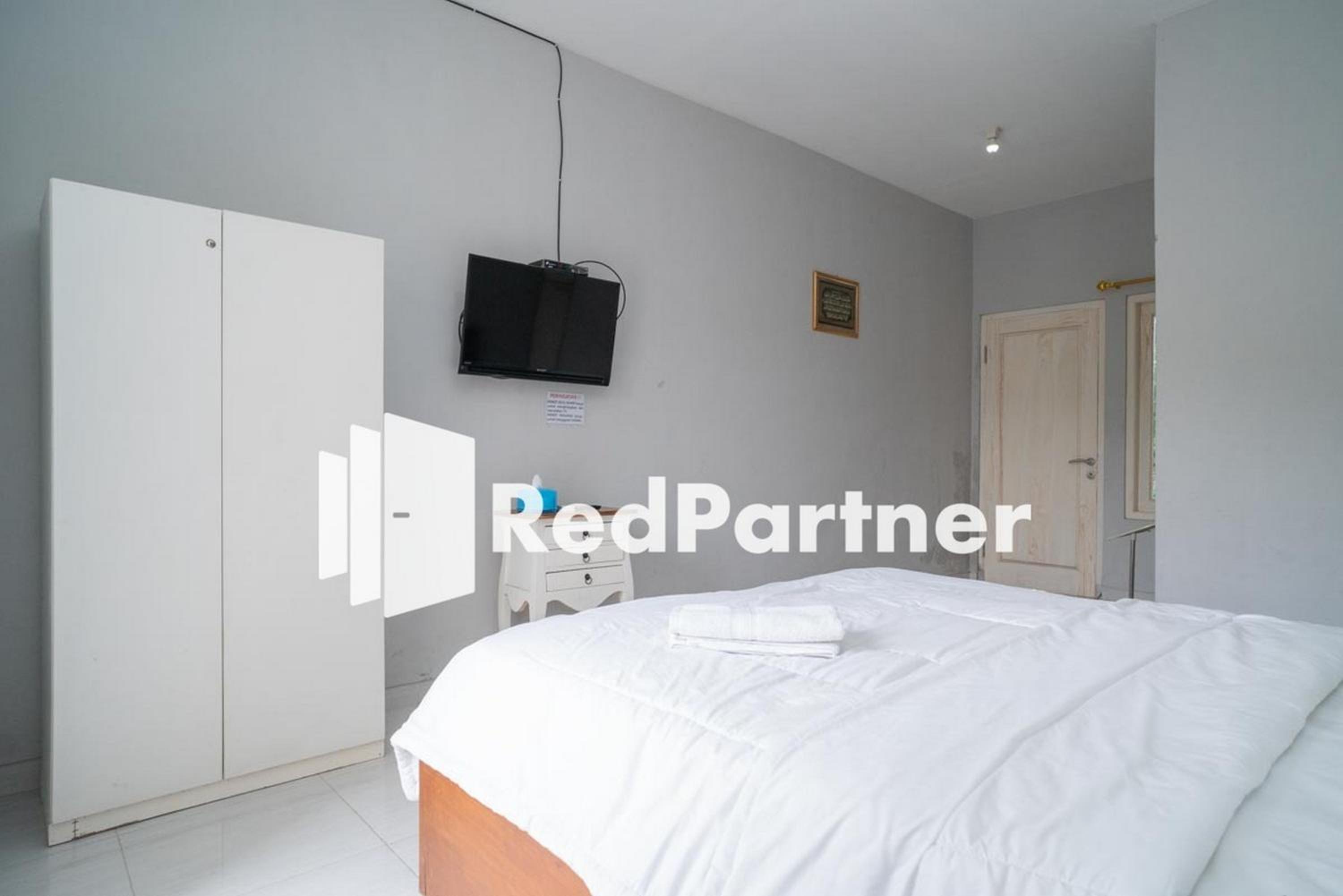 Deluxe Room - Photo 12