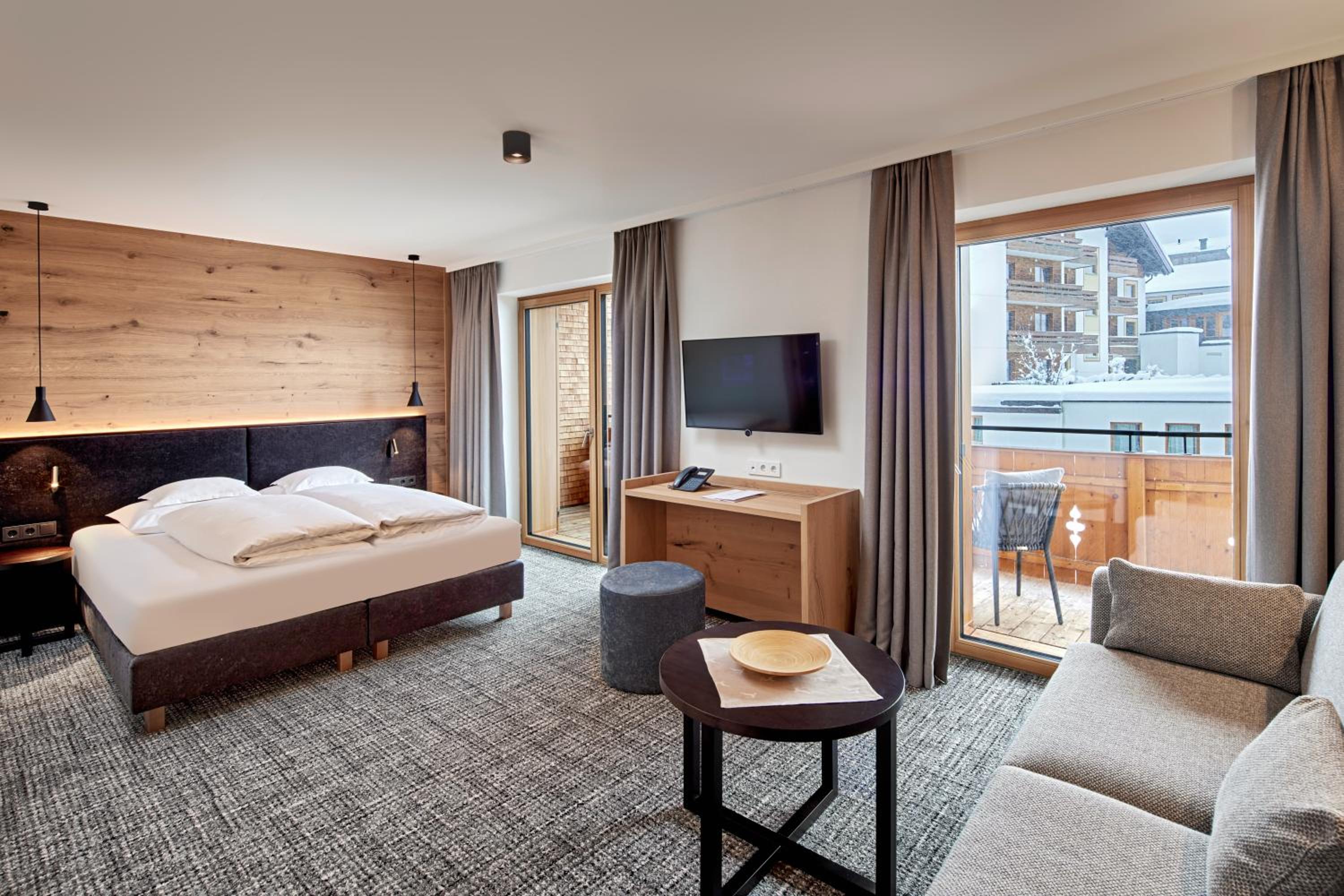 Junior Suite with Mountain View photo 2