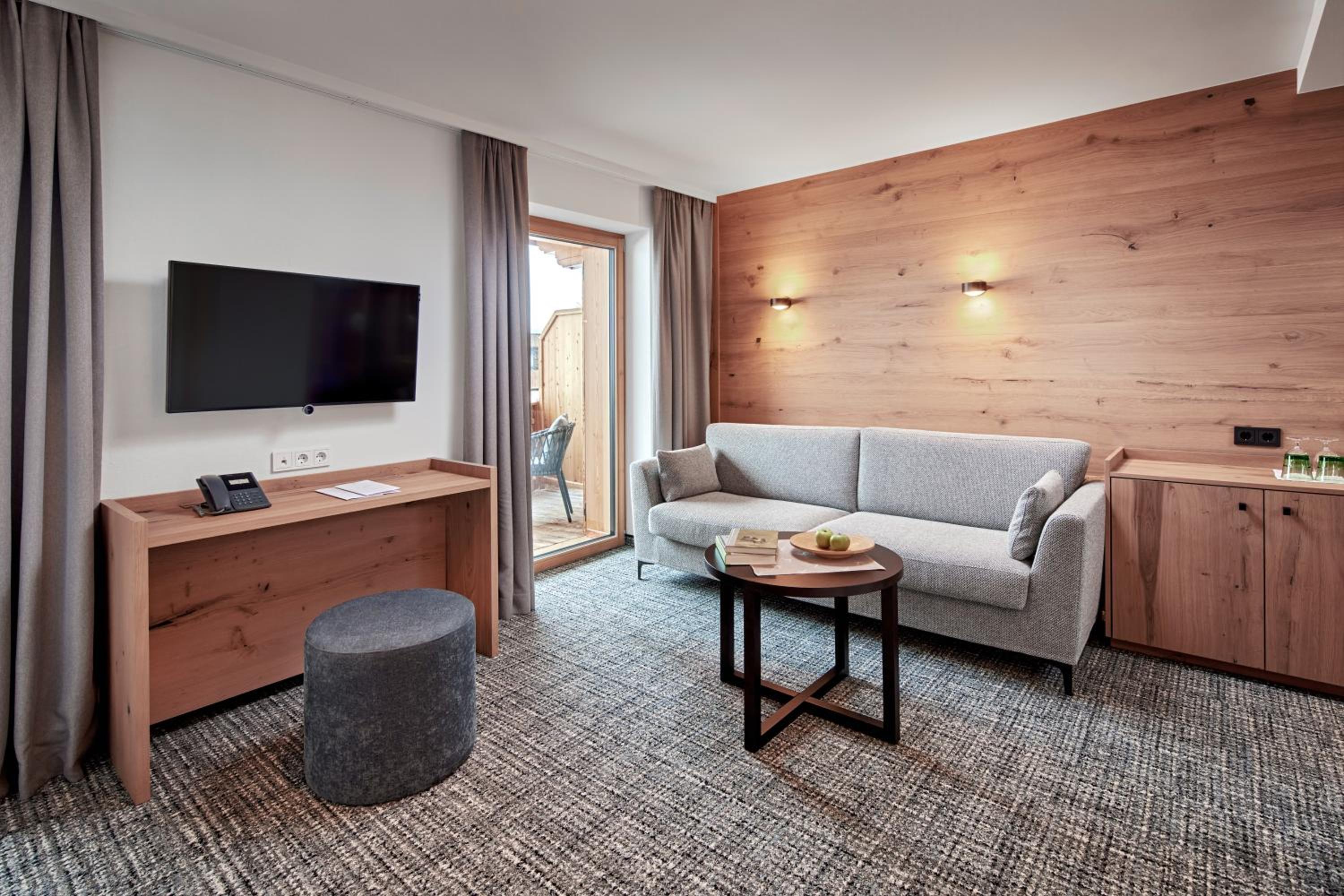 Junior Suite with Mountain View photo 3