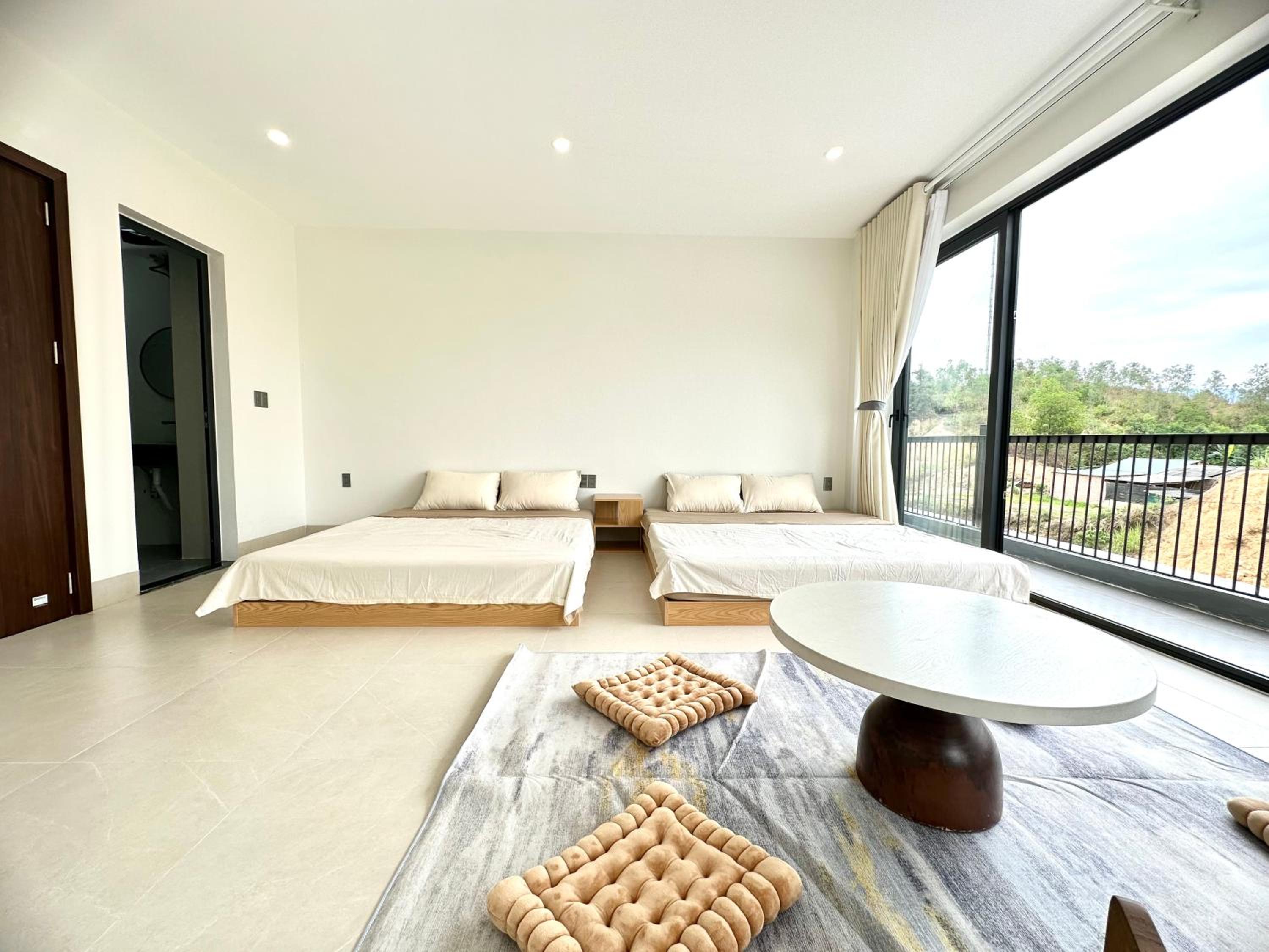 King Room with Balcony photo 1