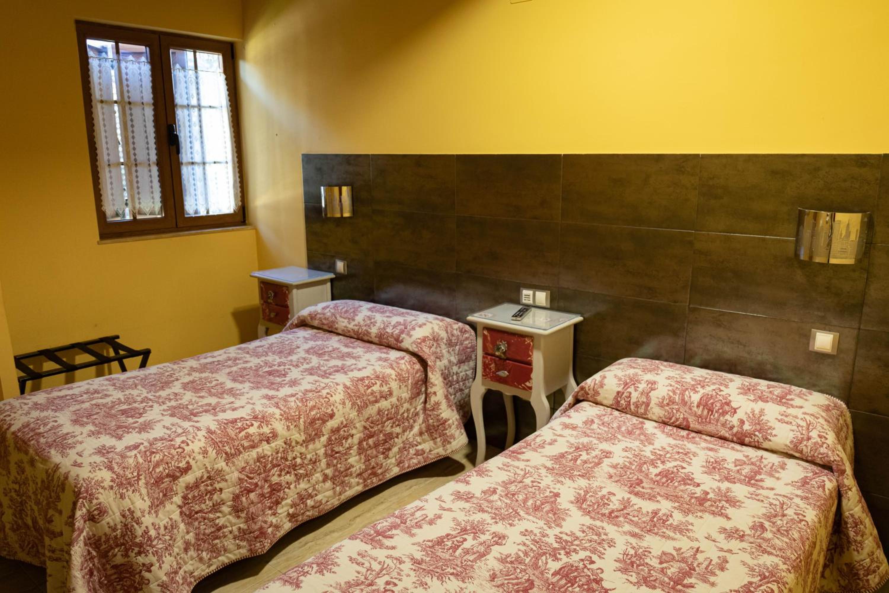 Budget Double Room - Photo 1