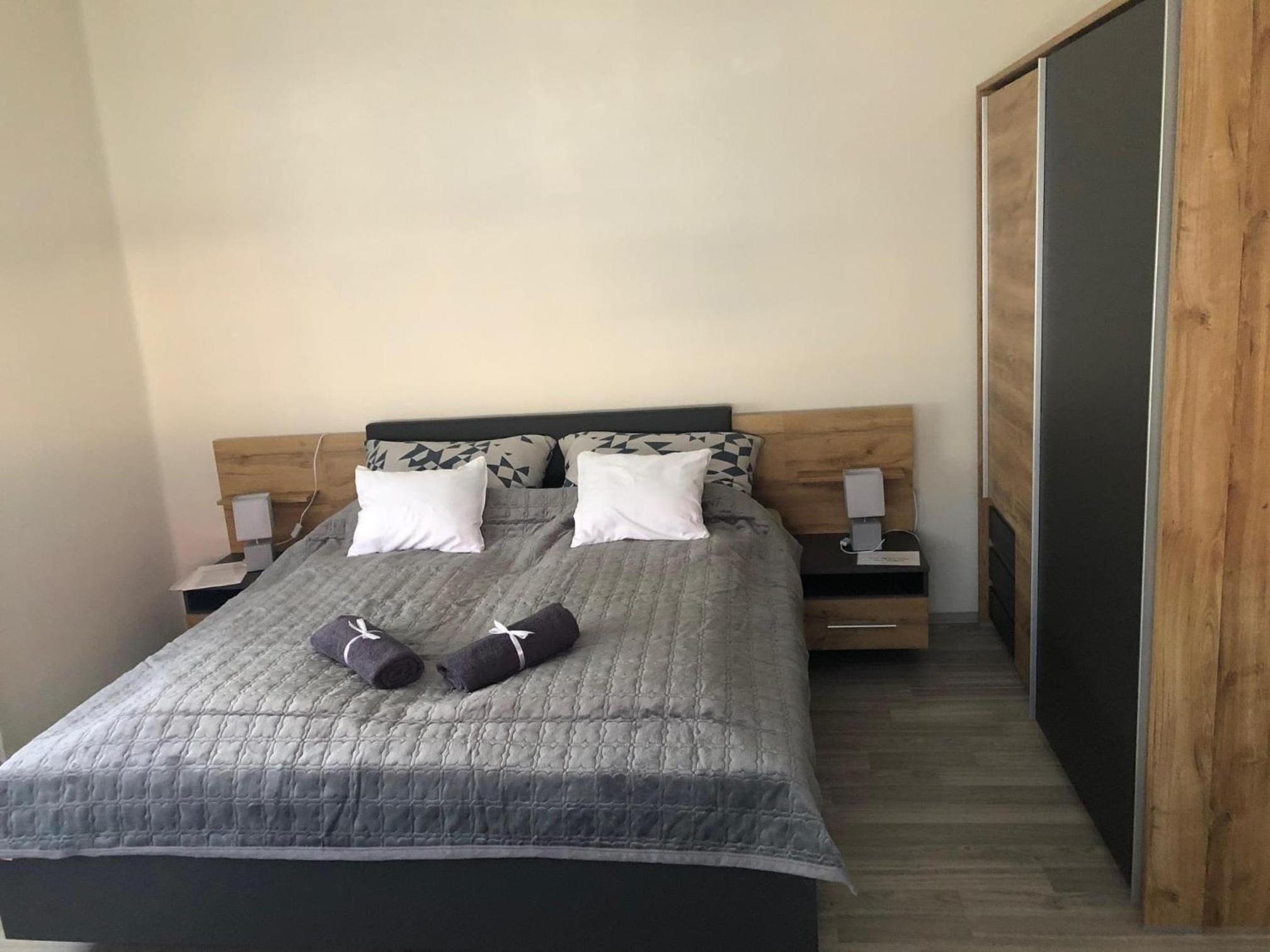 One-Bedroom Apartment photo 1