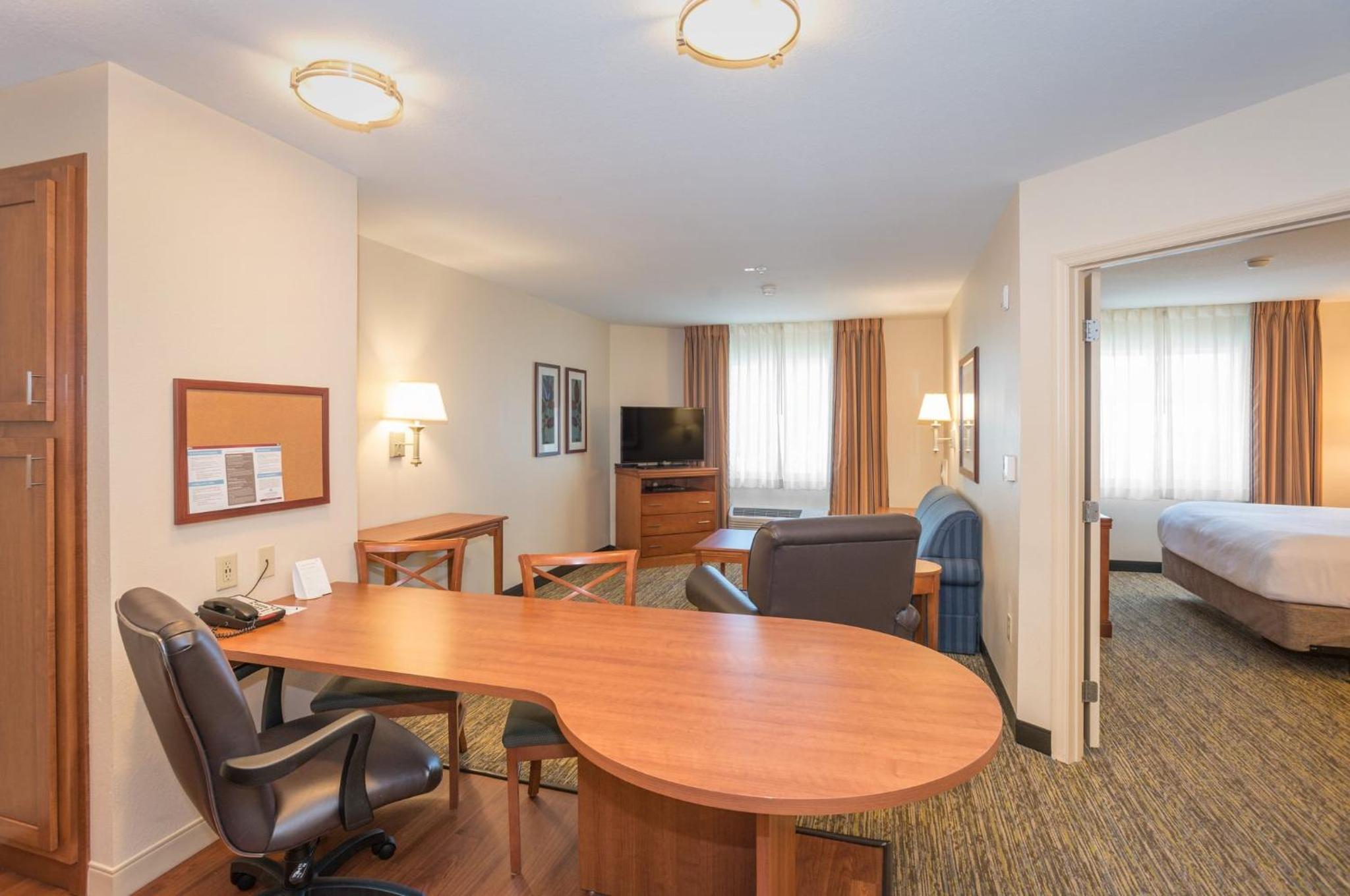 One-Bedroom Suite - Photo 6