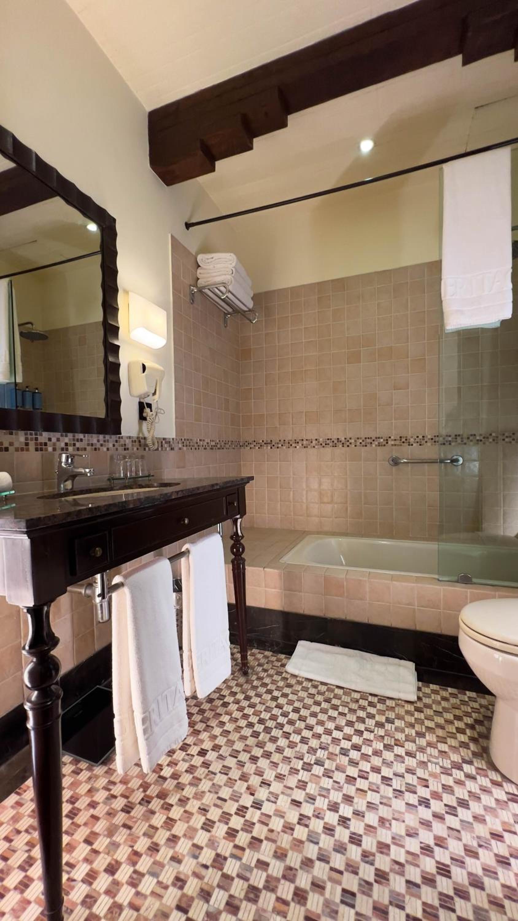 Royal Suite photo 2