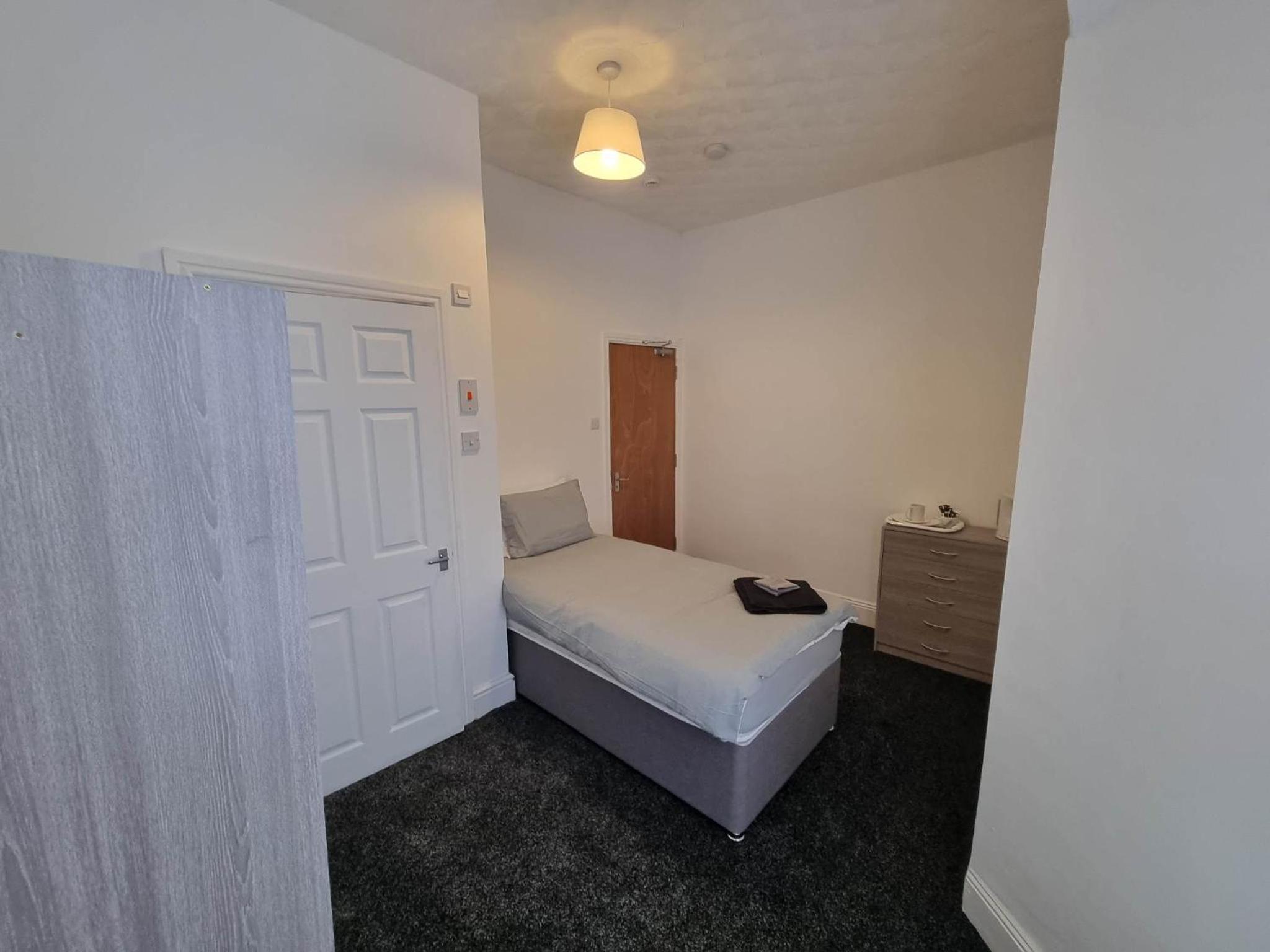 Single Room With Private Bathroom photo 1