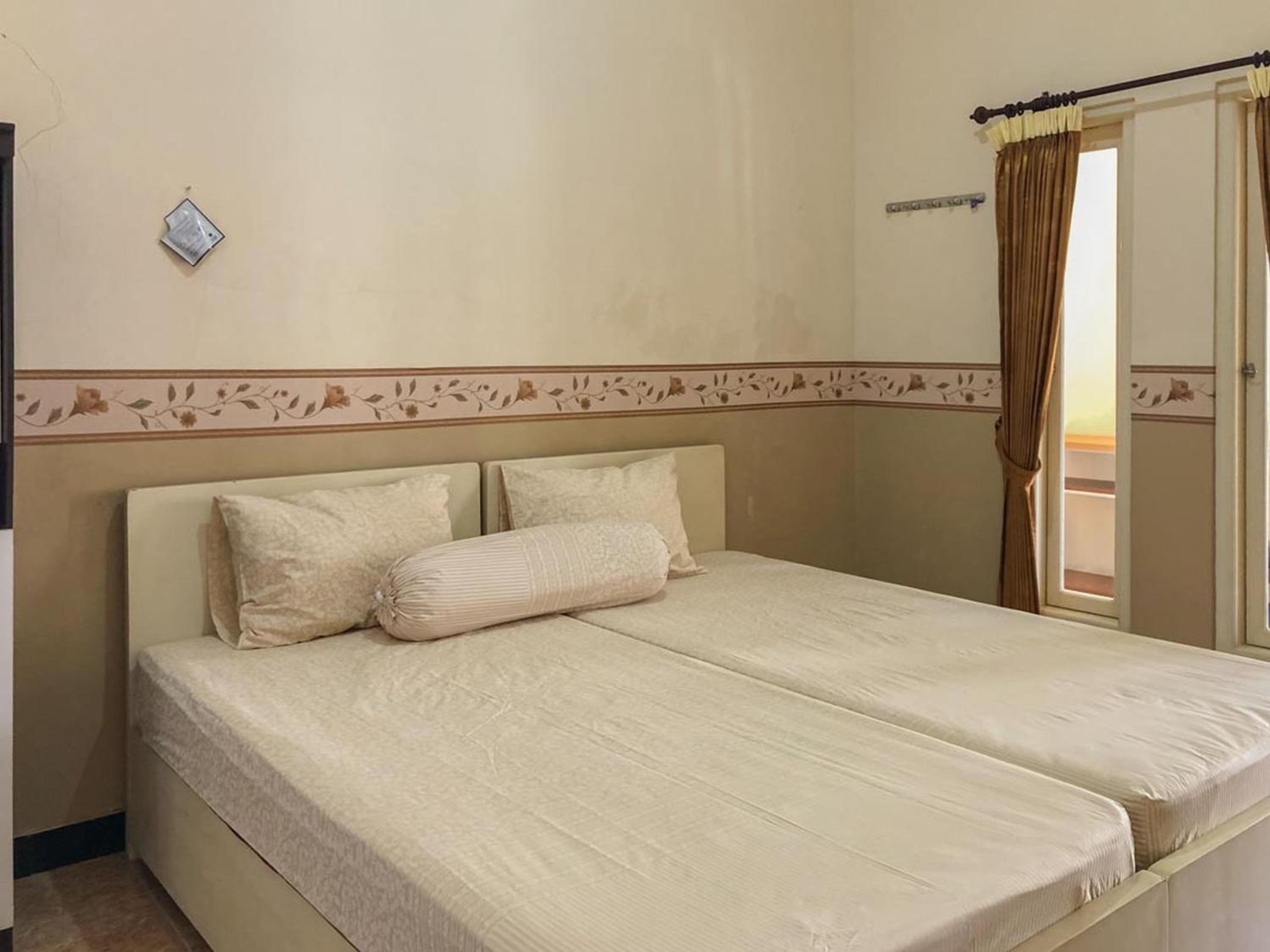 Economy Double Room photo 2
