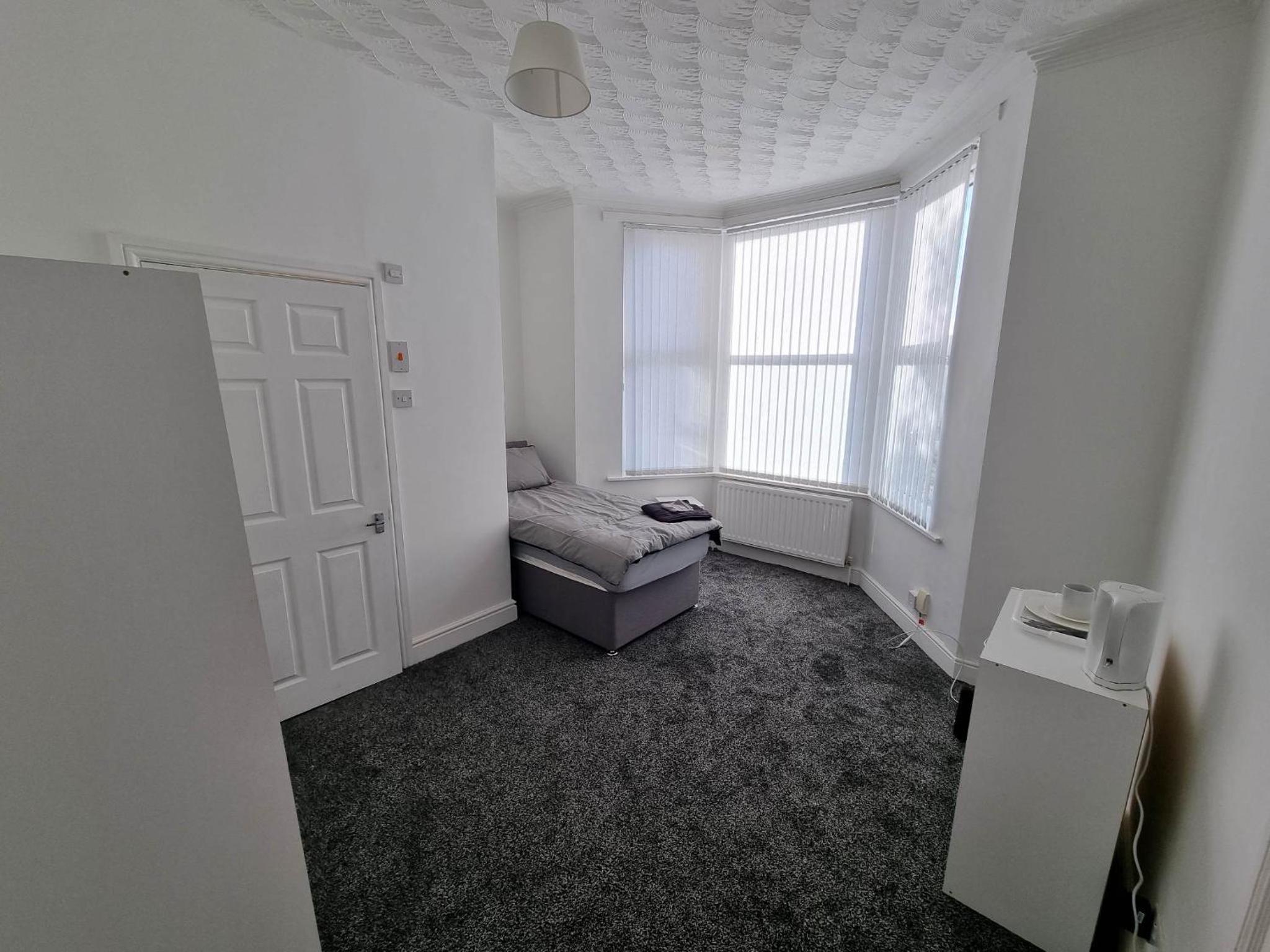 Single Room With Private Bathroom photo 1