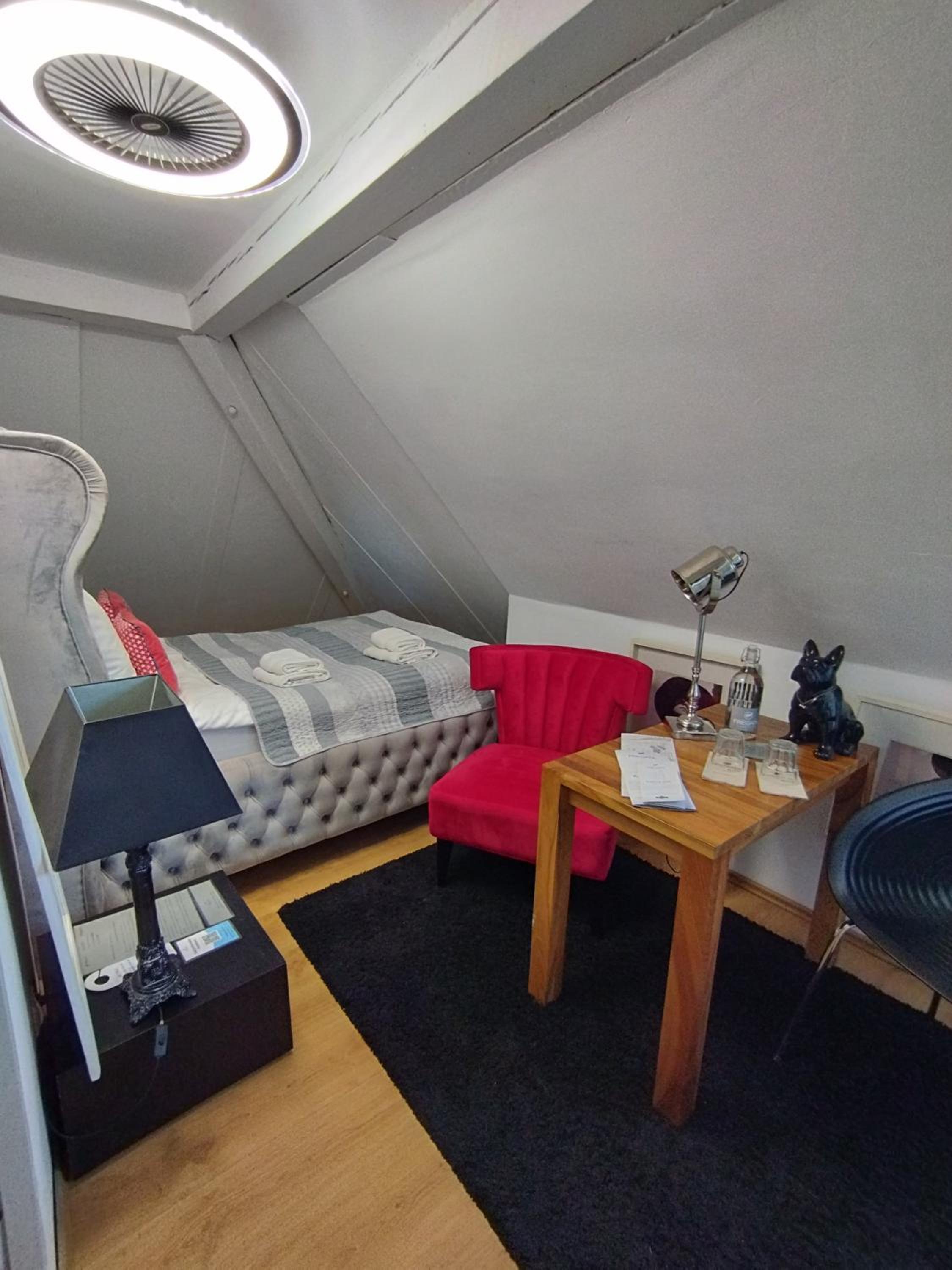 Double Room with Lake View - Photo 5
