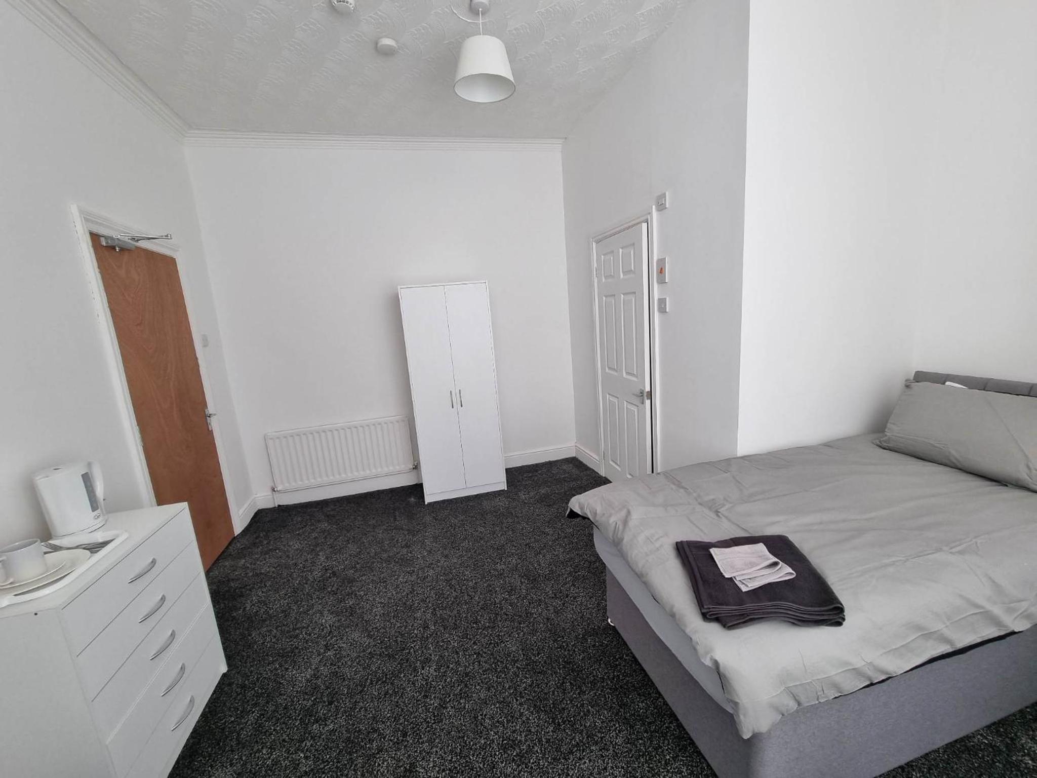 Single Room With Private Bathroom photo 2