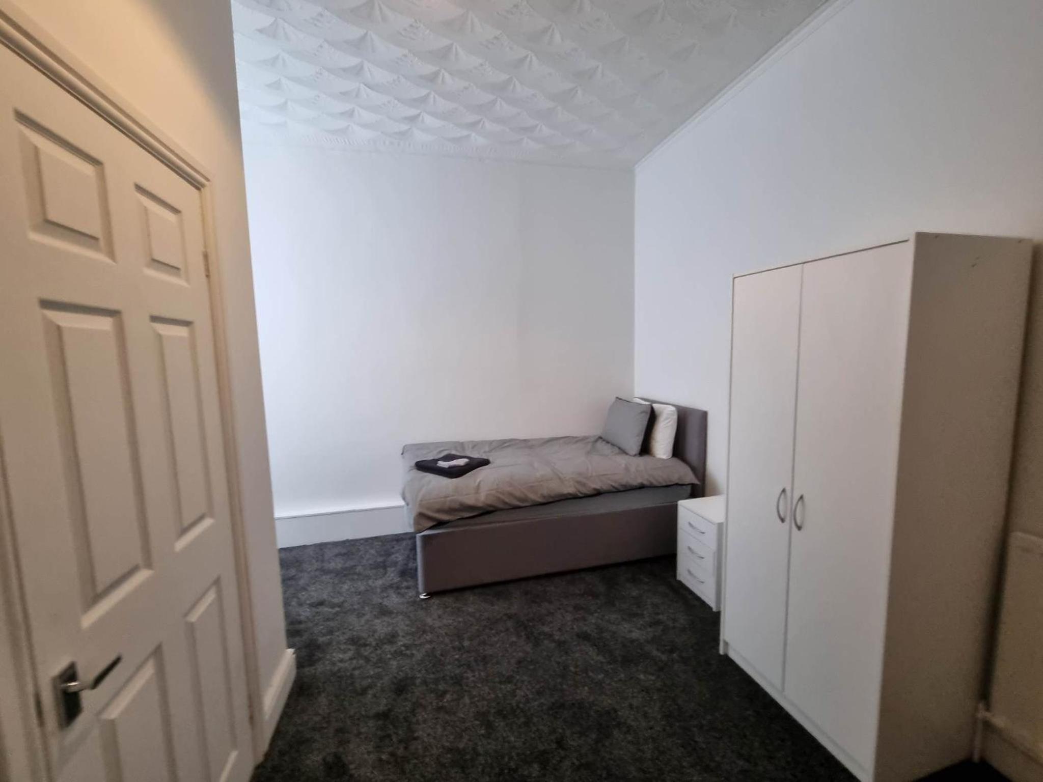 Single Room With Private Bathroom photo 1