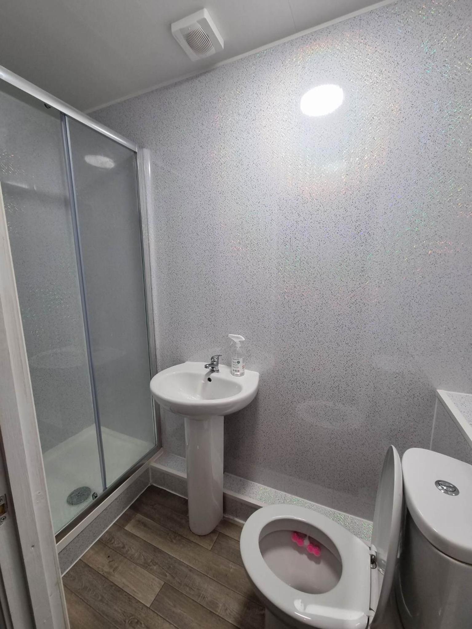 Single Room With Private Bathroom photo 3