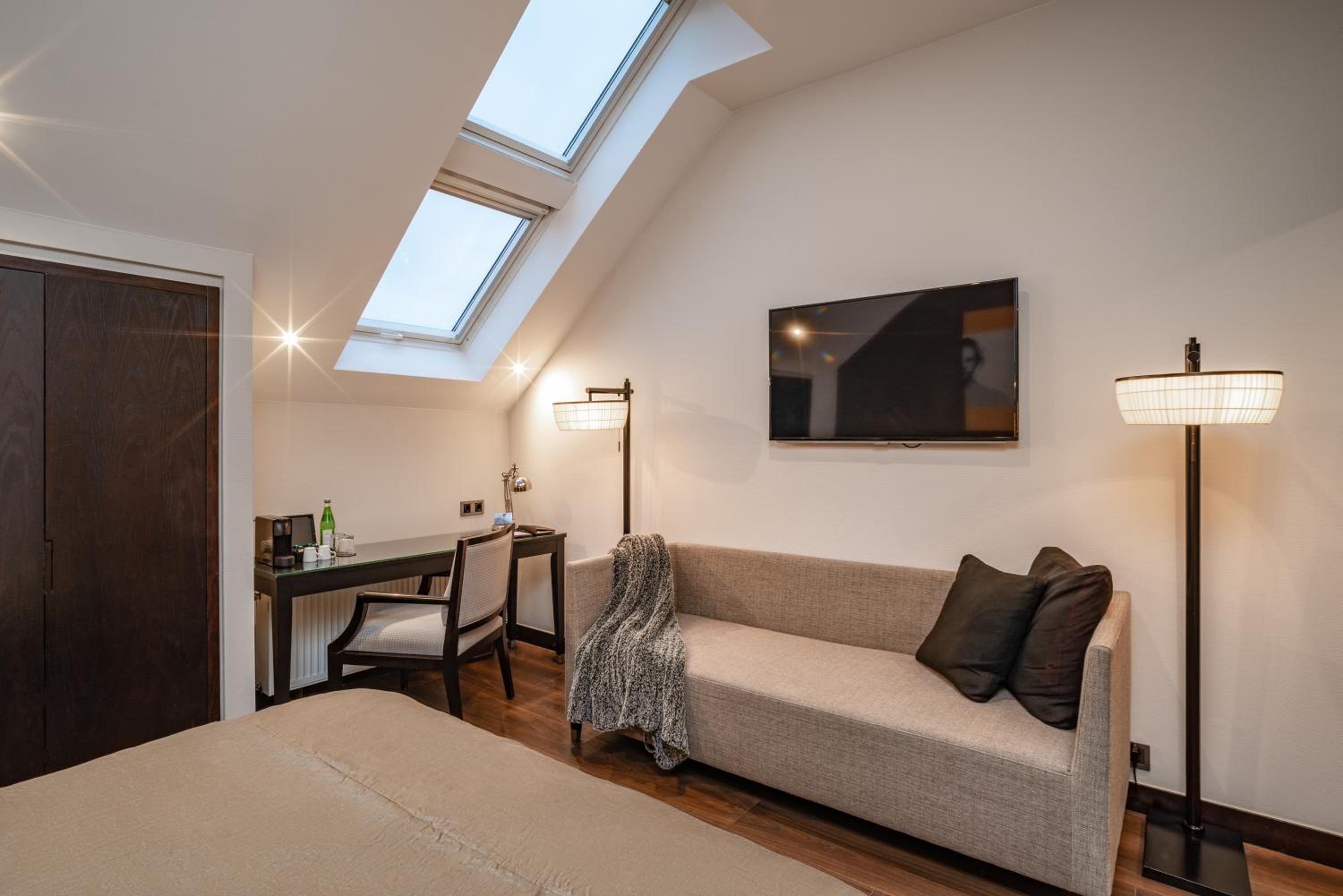Luxury Double Room thumbnail 5