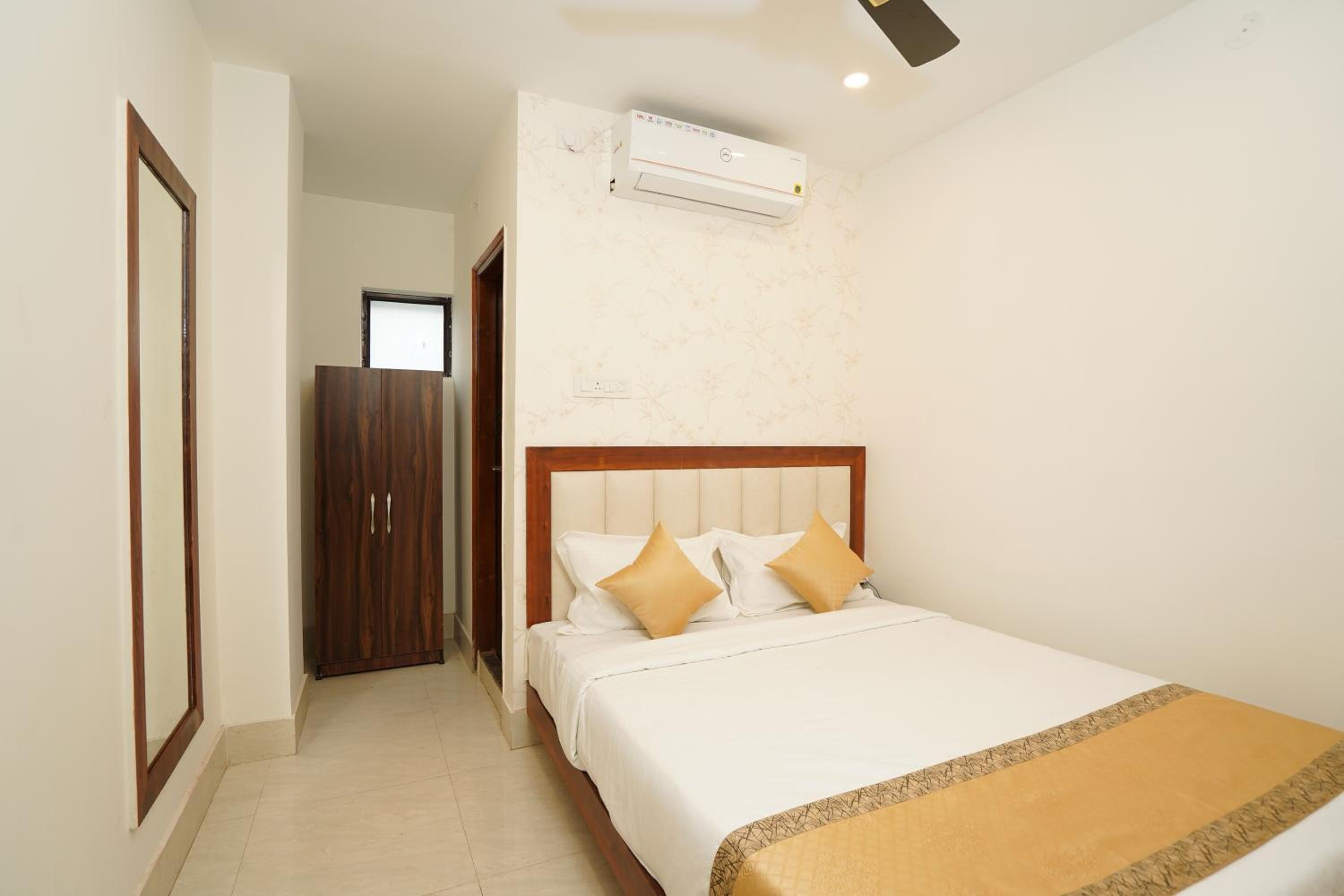 Budget Double Room photo 2