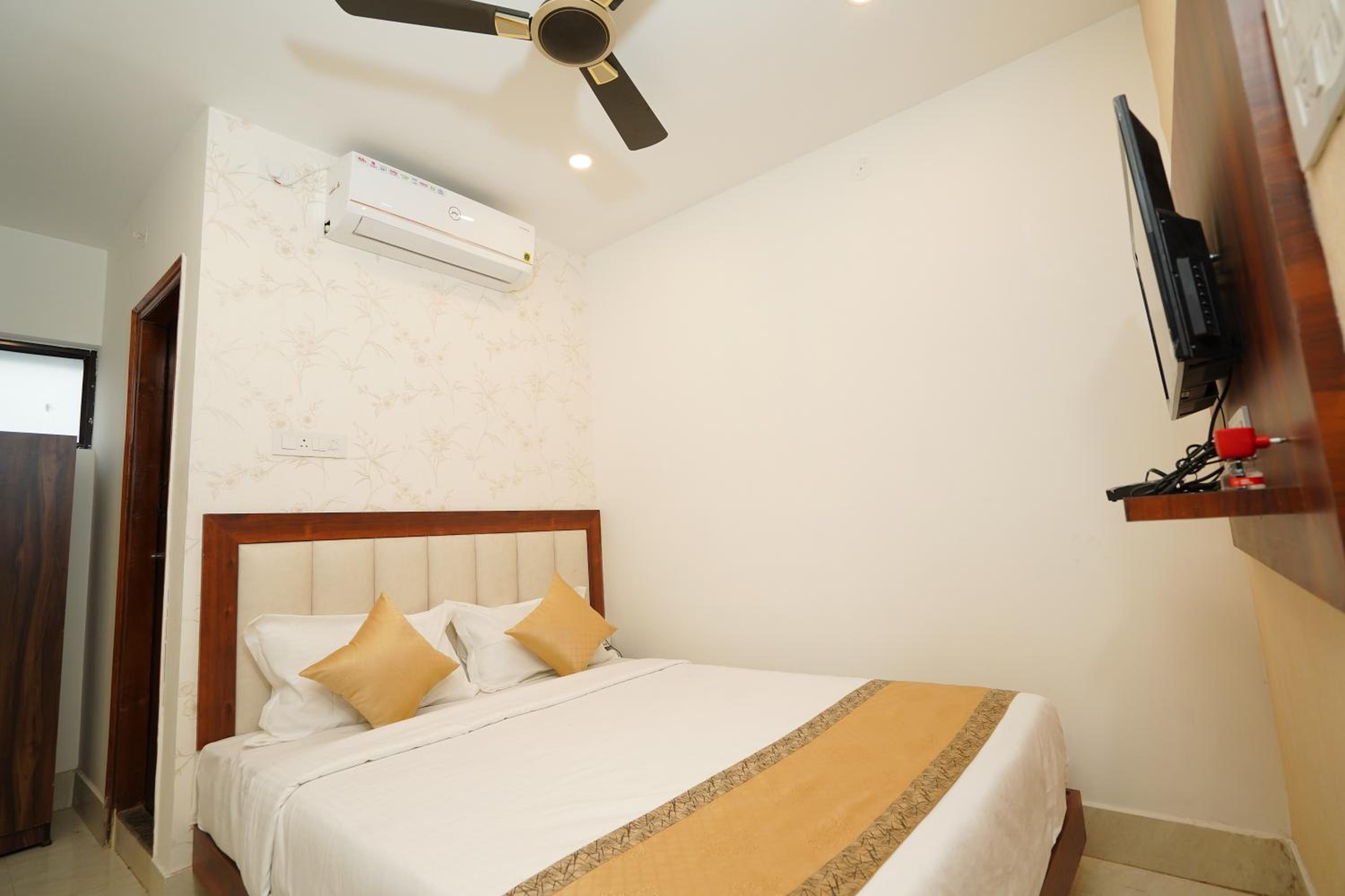 Budget Double Room photo 3