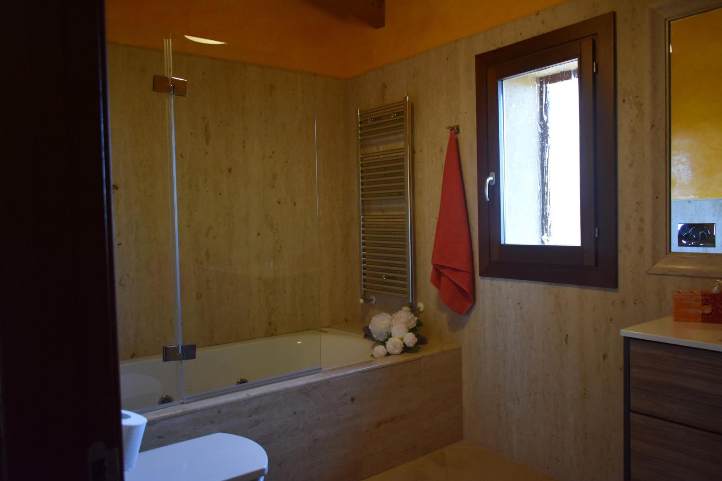 Six-Bedroom Villa  photo 3