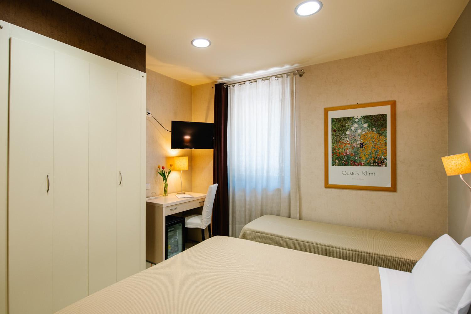 Superior Double Or Twin Room - Photo 15