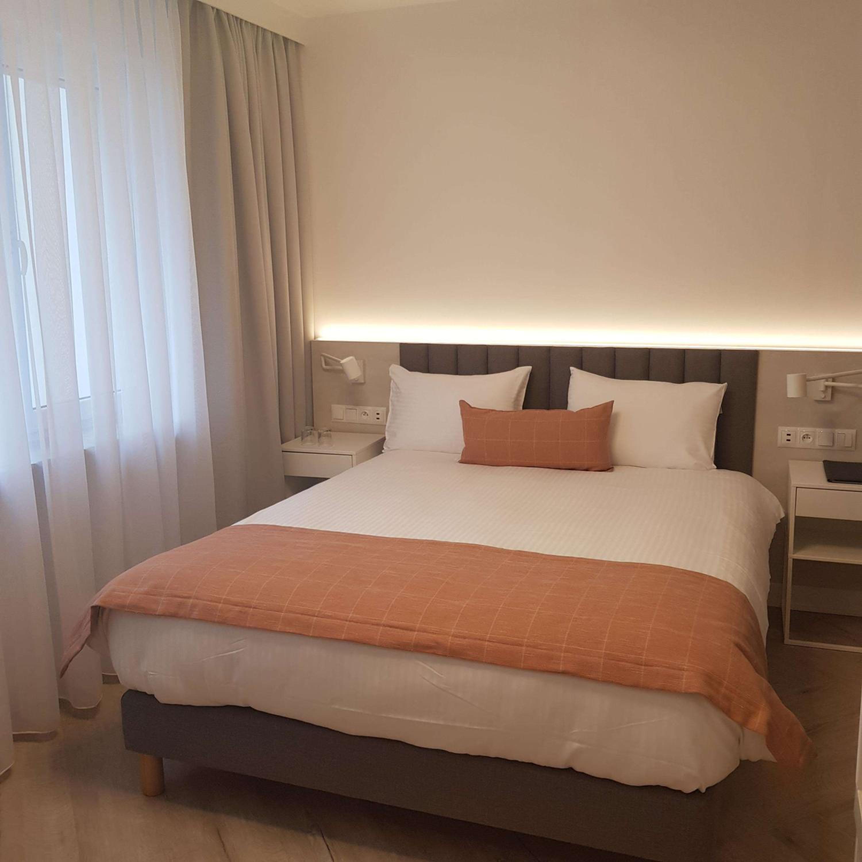 King Studio with Kitchenette - Photo 6