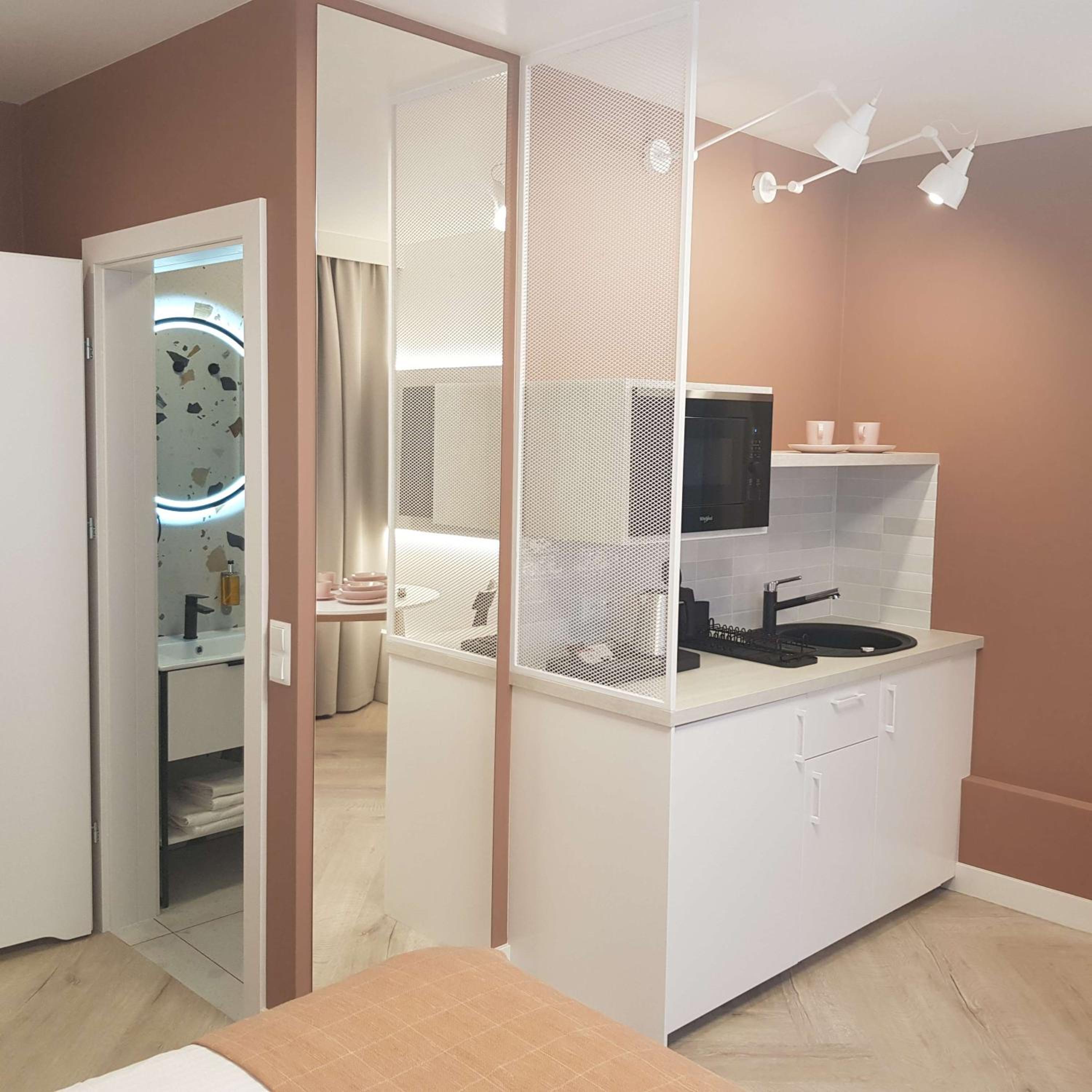 King Studio with Kitchenette - Photo 8
