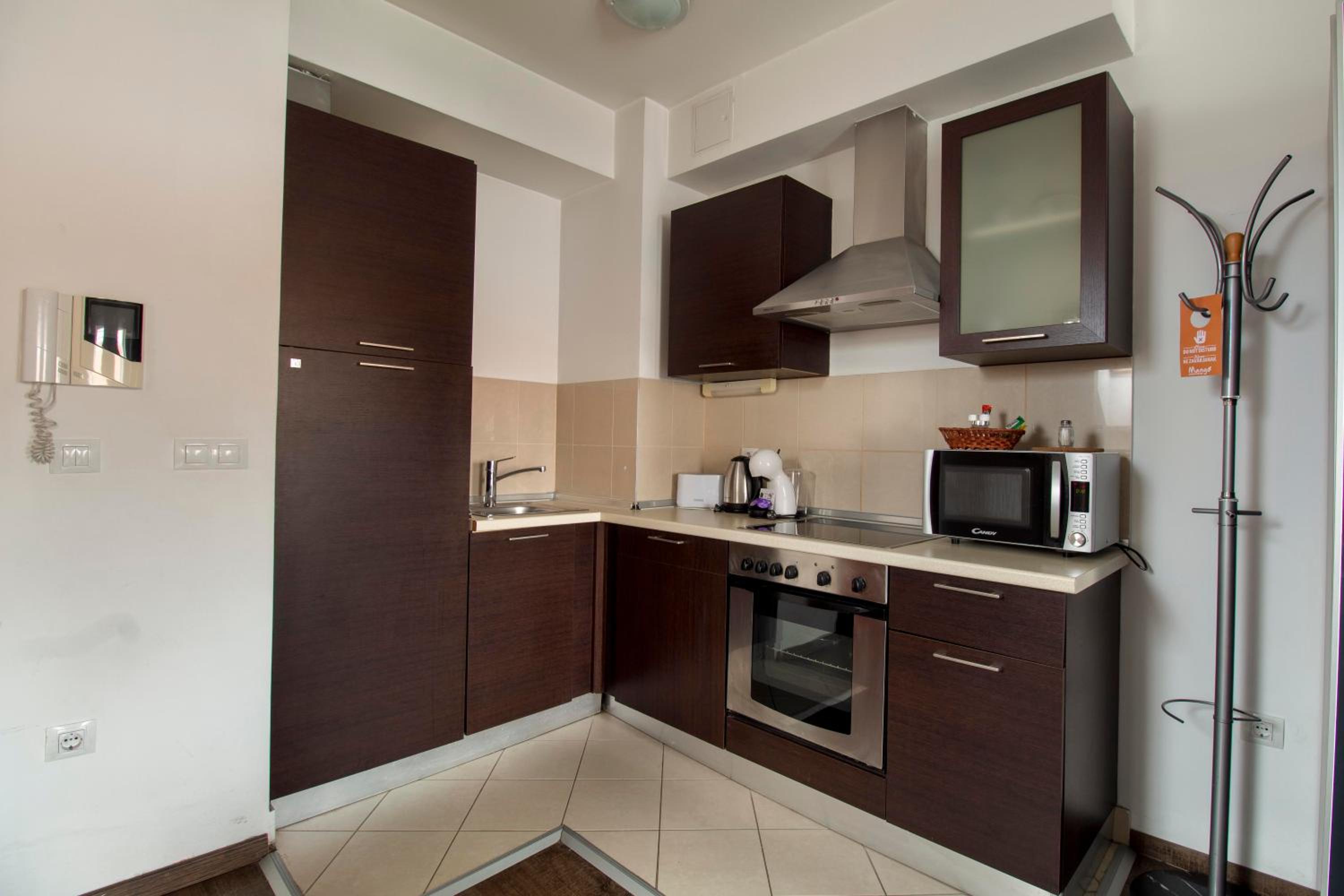 Deluxe Studio (3 Adults) - Photo 4