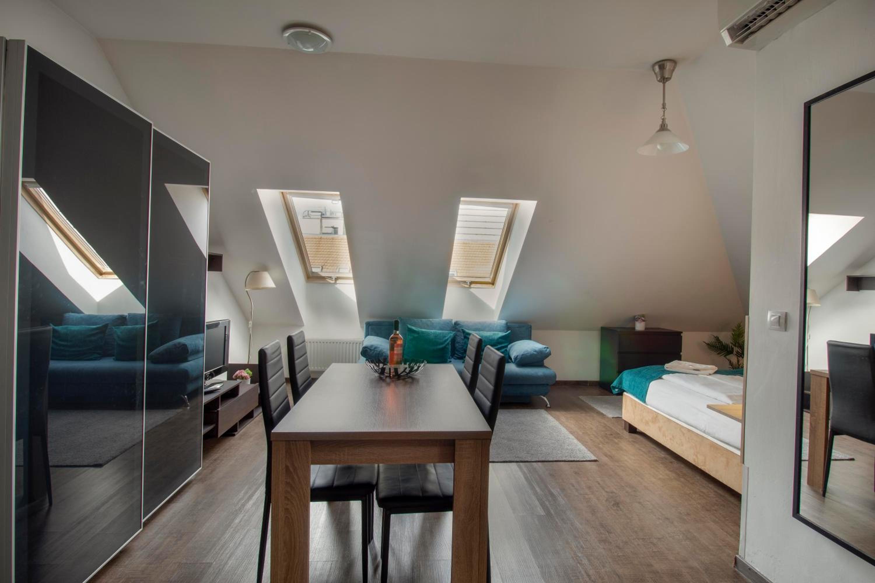 Deluxe Studio (3 Adults) - Photo 3