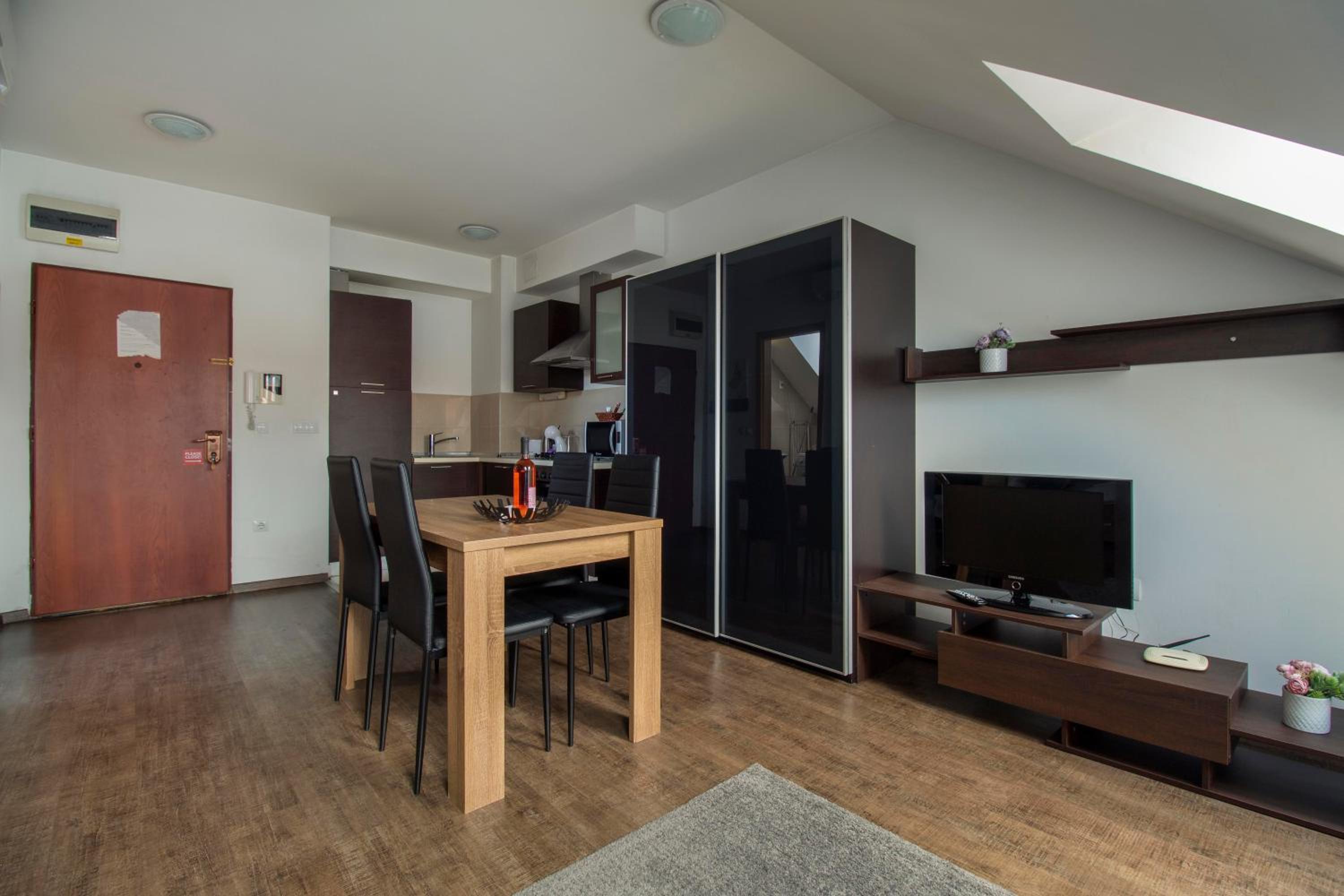 Deluxe Studio (3 Adults) - Photo 32