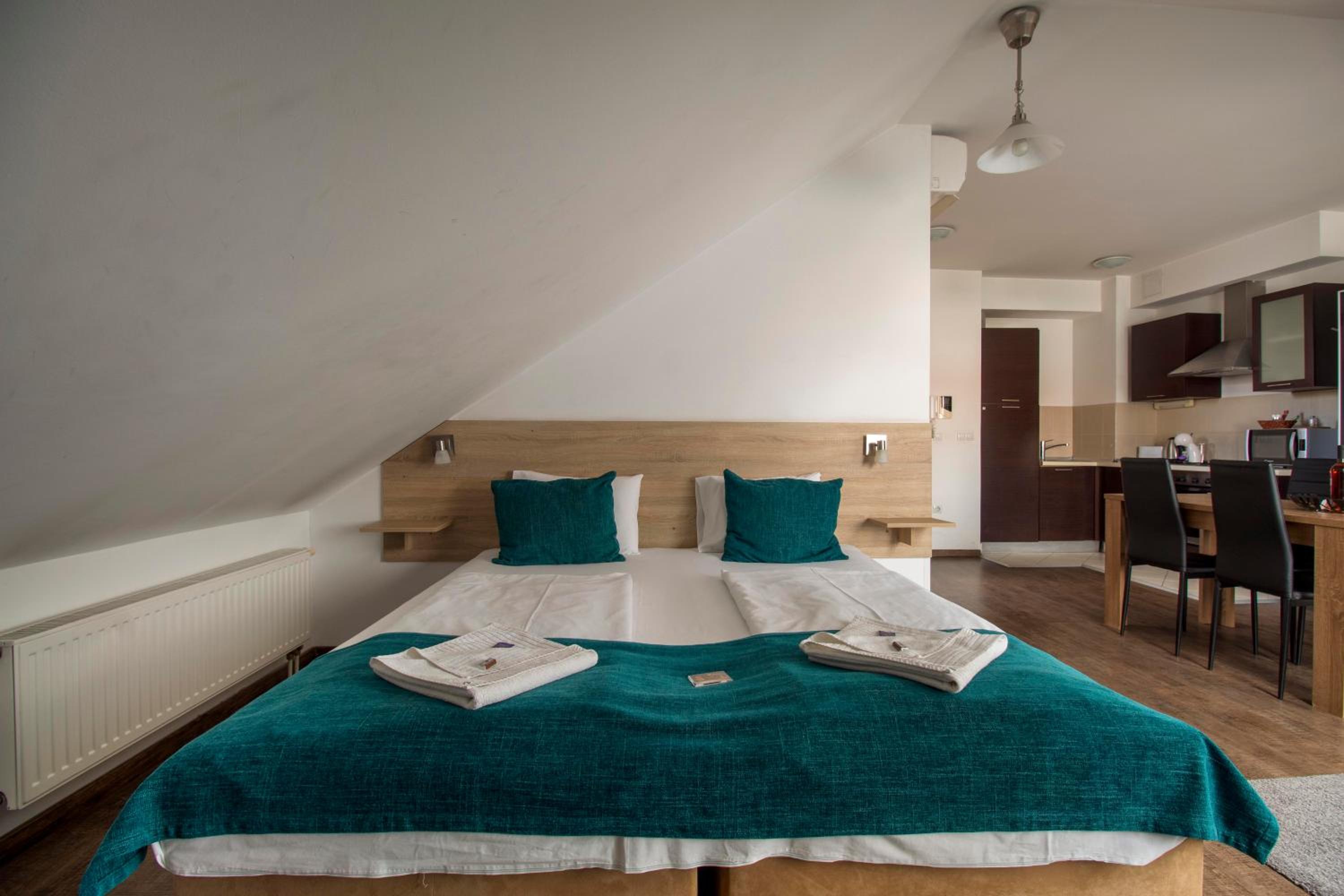 Deluxe Studio (3 Adults) - Photo 2