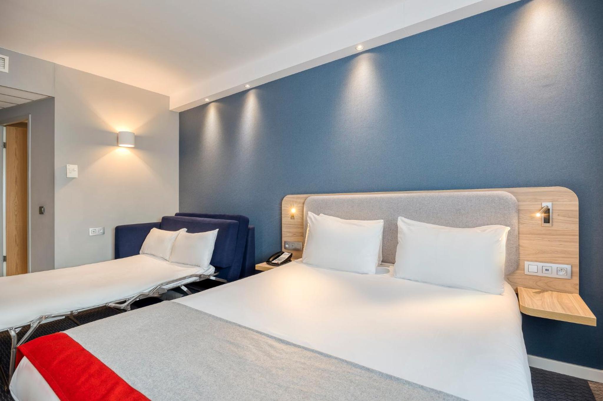 Standard Double Room with Sofa Bed - Photo 2