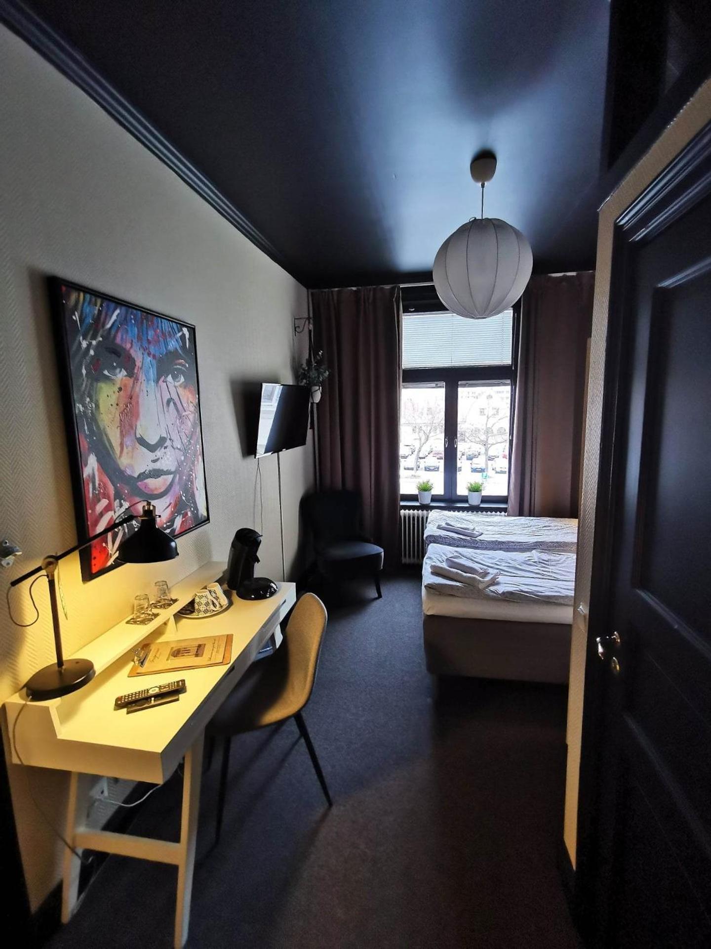 Double or Twin Room with Bathroom - Photo 9