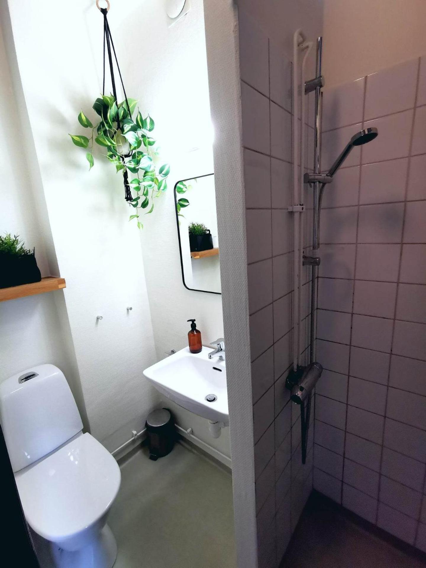 Double or Twin Room with Bathroom - Photo 2
