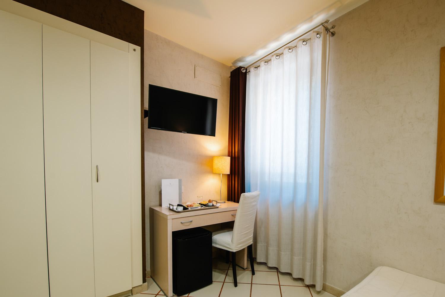 Standard Double Or Twin Room - Photo 2
