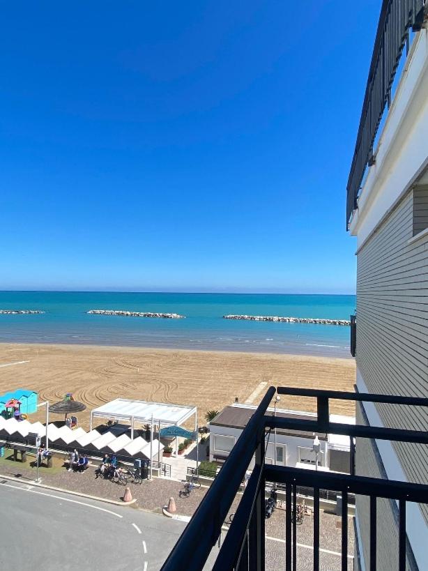 Double or Twin Room with Sea View - Photo 4