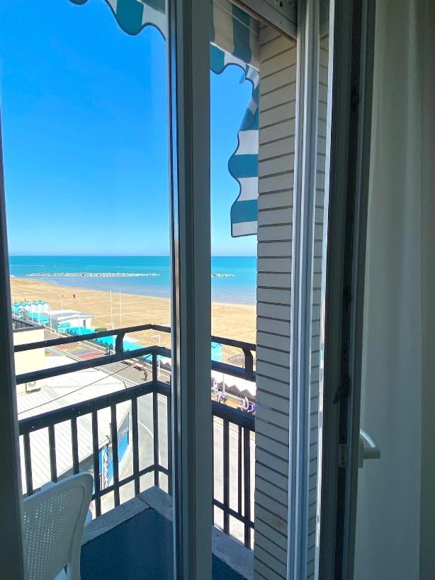 Double or Twin Room with Sea View - Photo 5