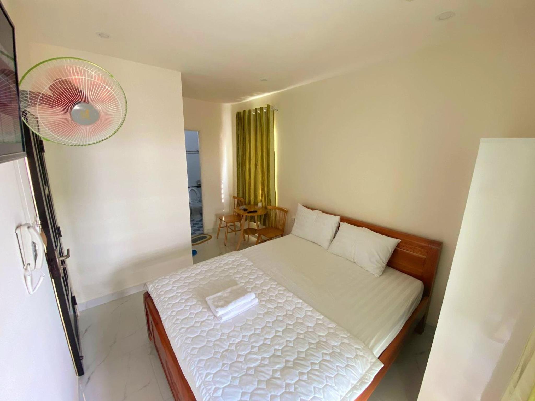 Standard Queen Room